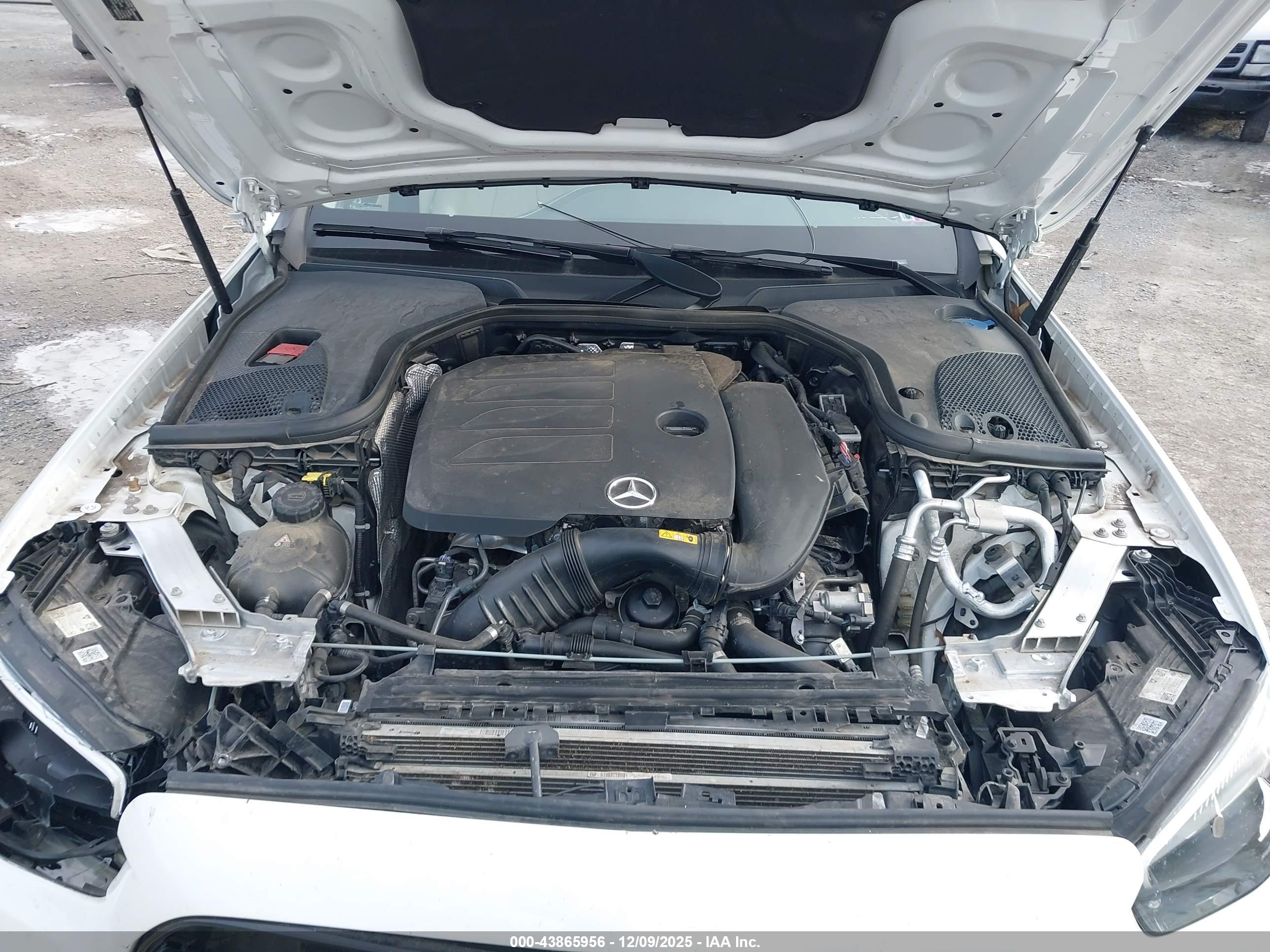 MERCEDES-BENZ E image 10