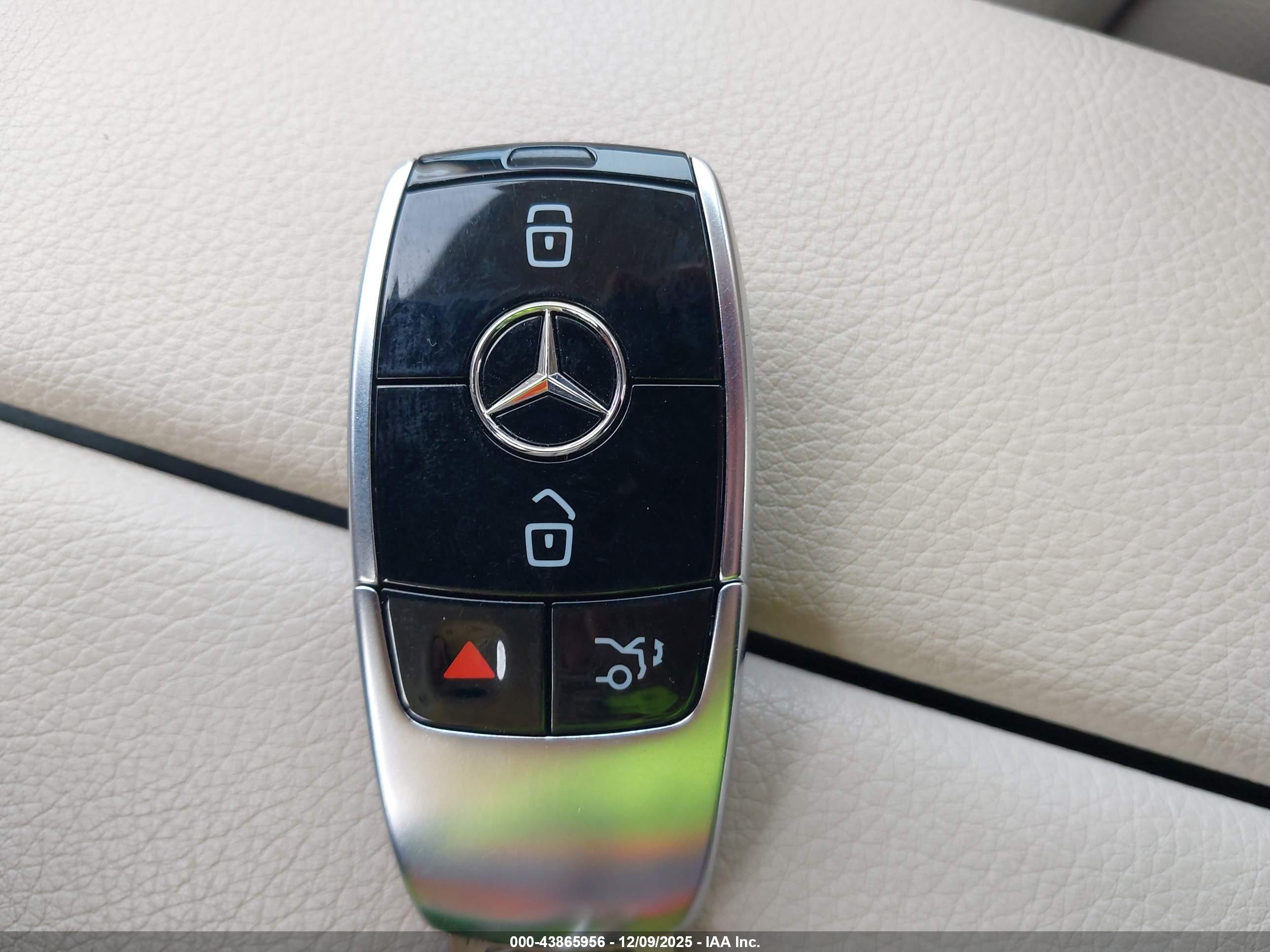 MERCEDES-BENZ E image 11