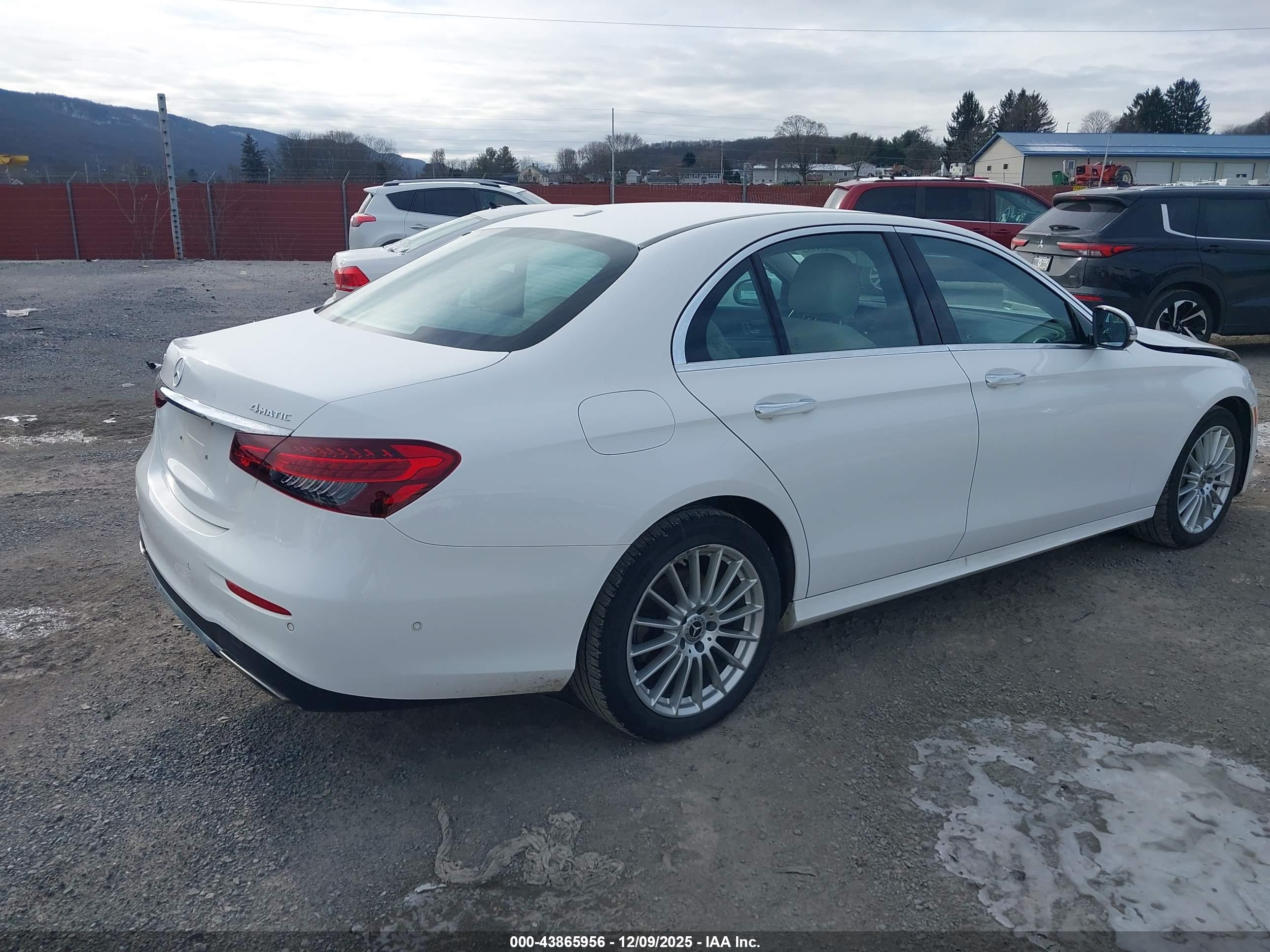 MERCEDES-BENZ E image 4