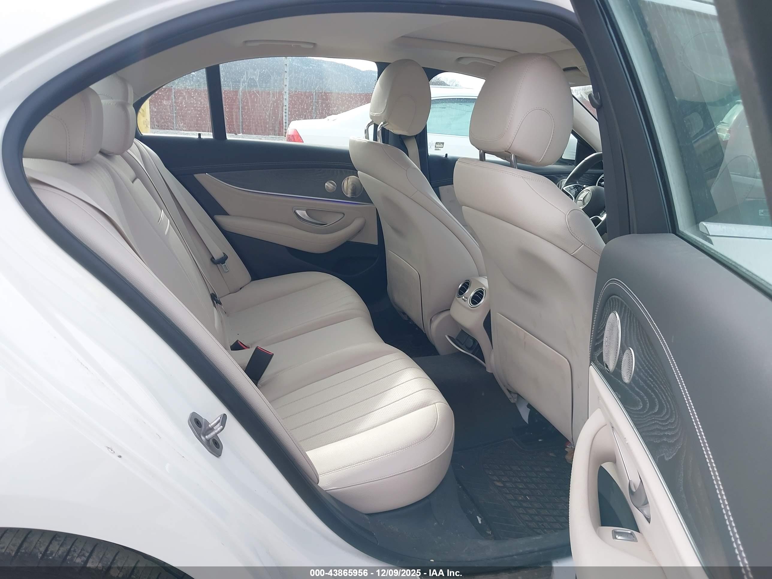 MERCEDES-BENZ E image 8
