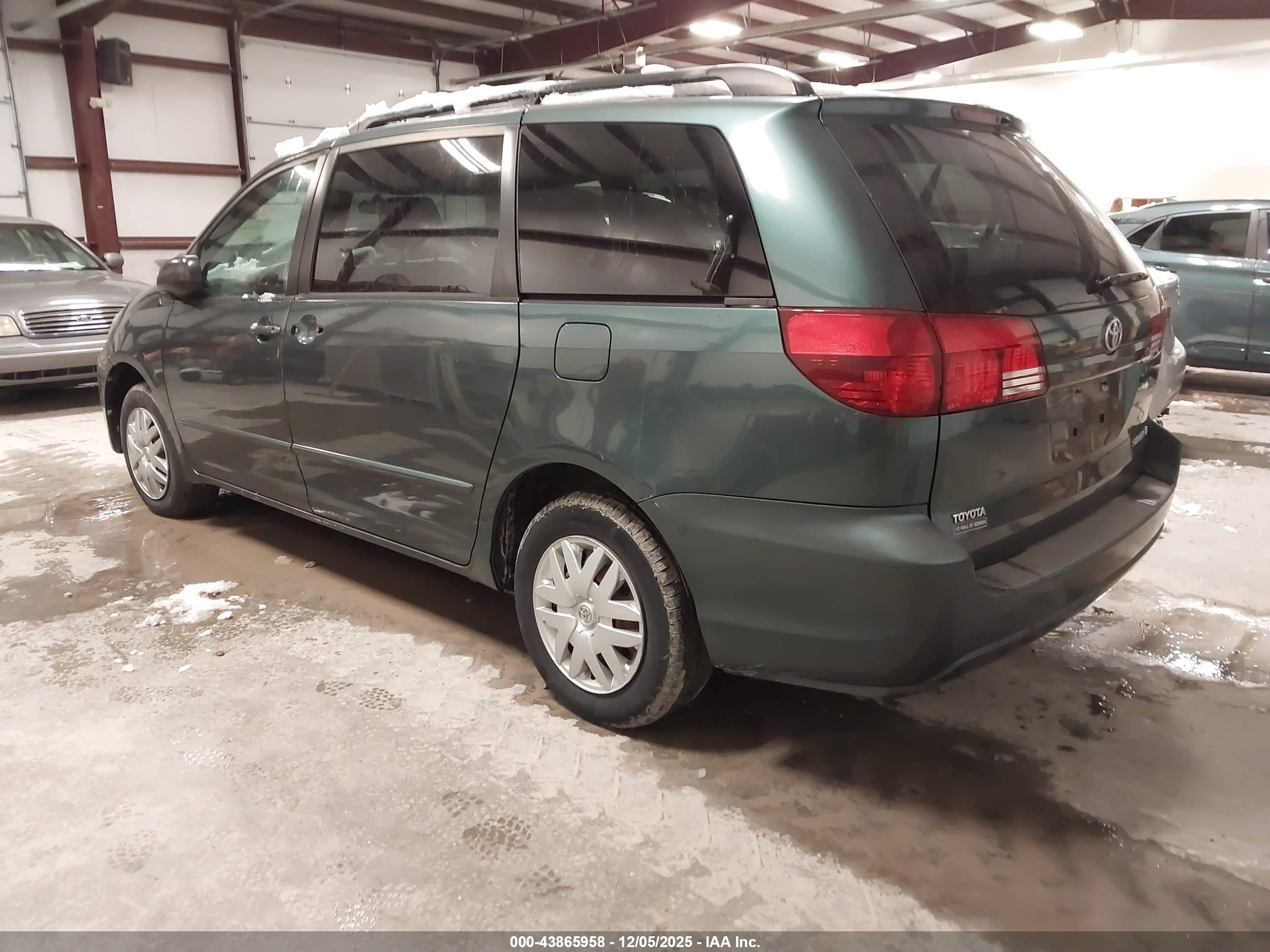 TOYOTA SIENNA image 3
