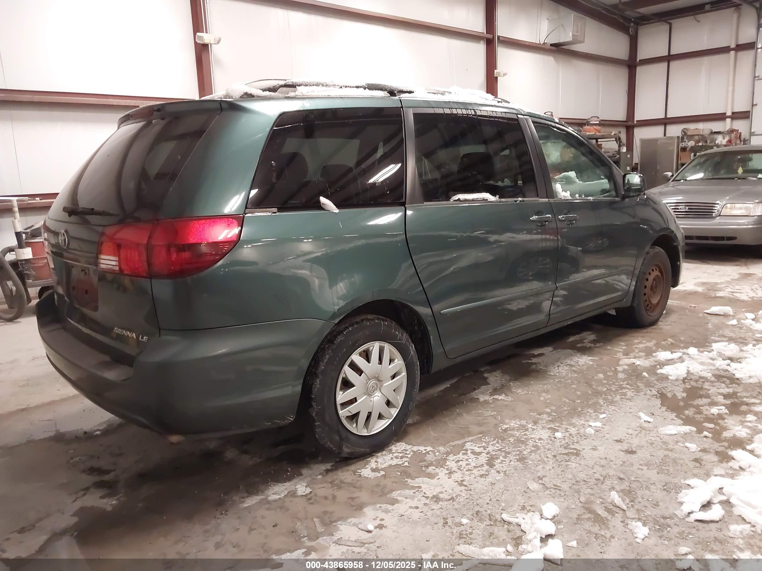 TOYOTA SIENNA image 4