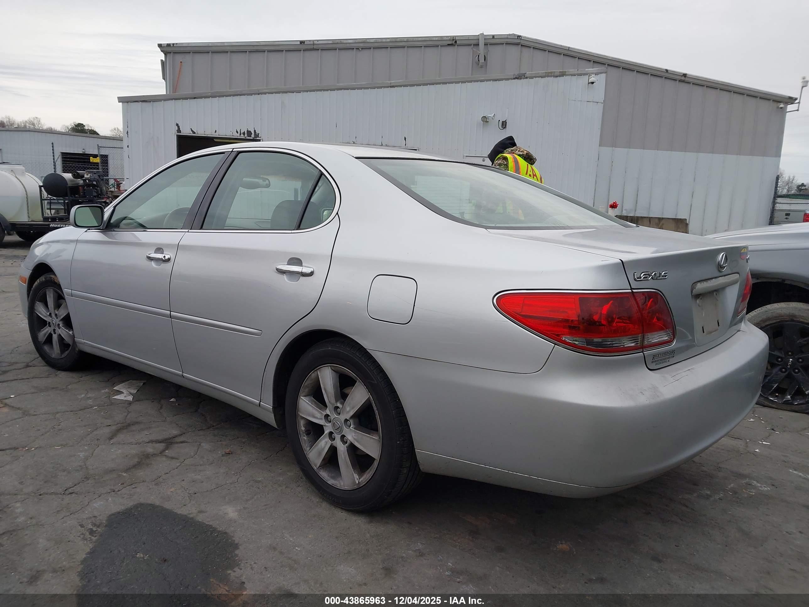 LEXUS ES image 3