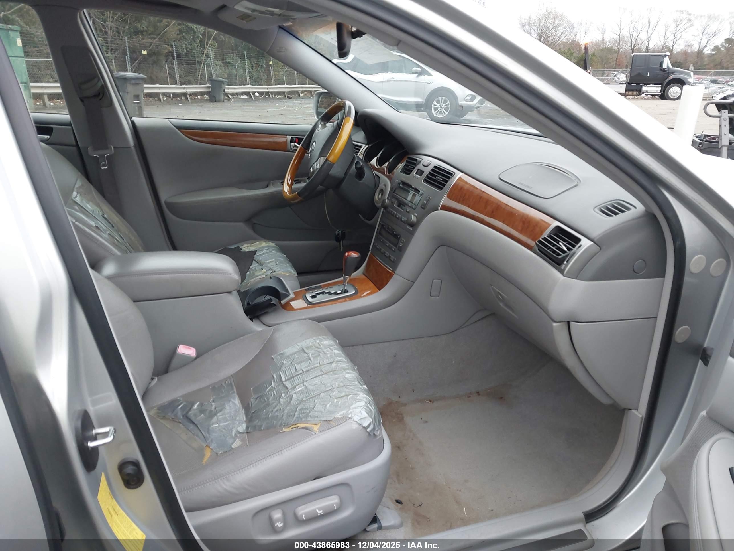 LEXUS ES image 5