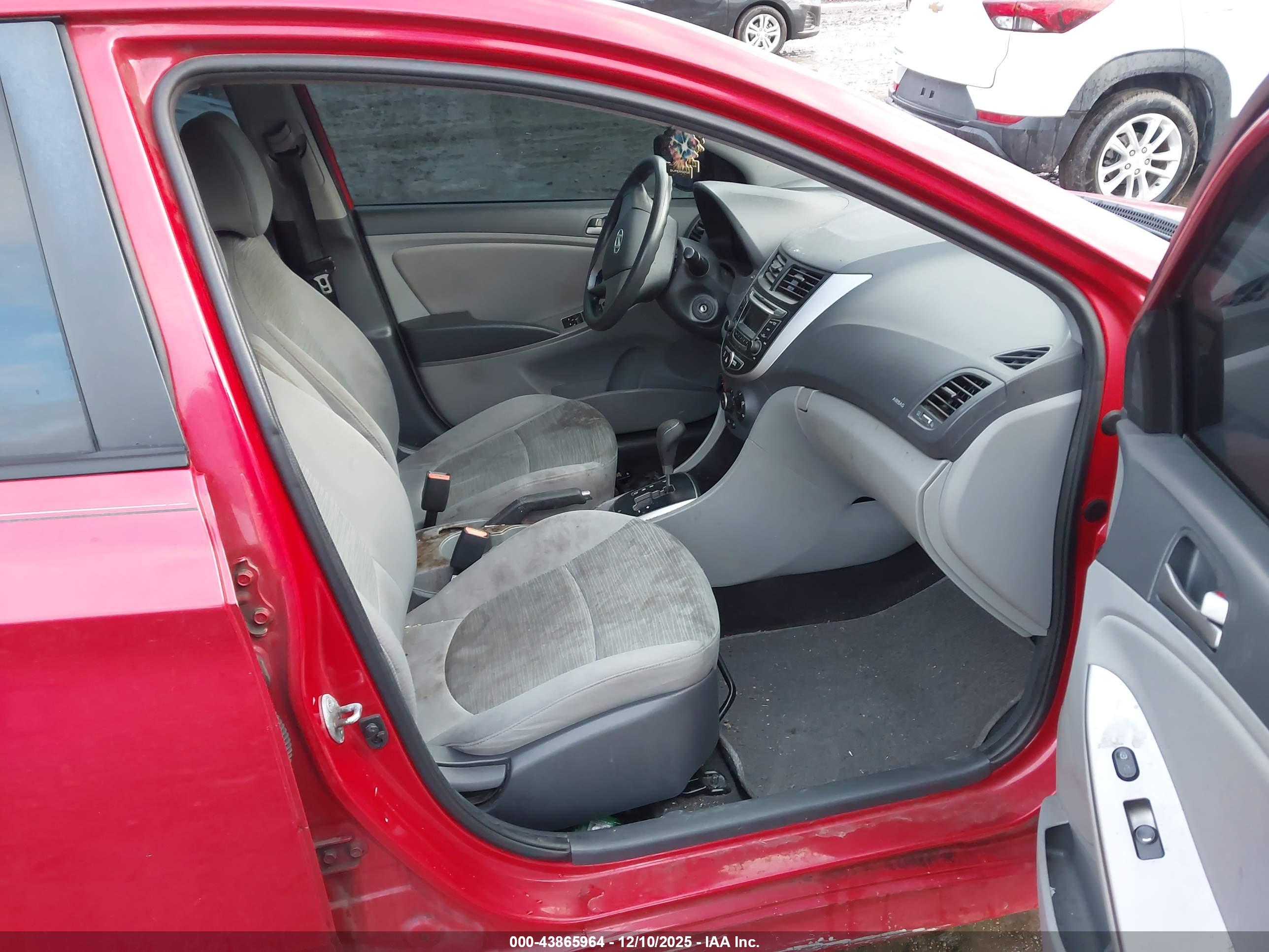 HYUNDAI ACCENT image 5