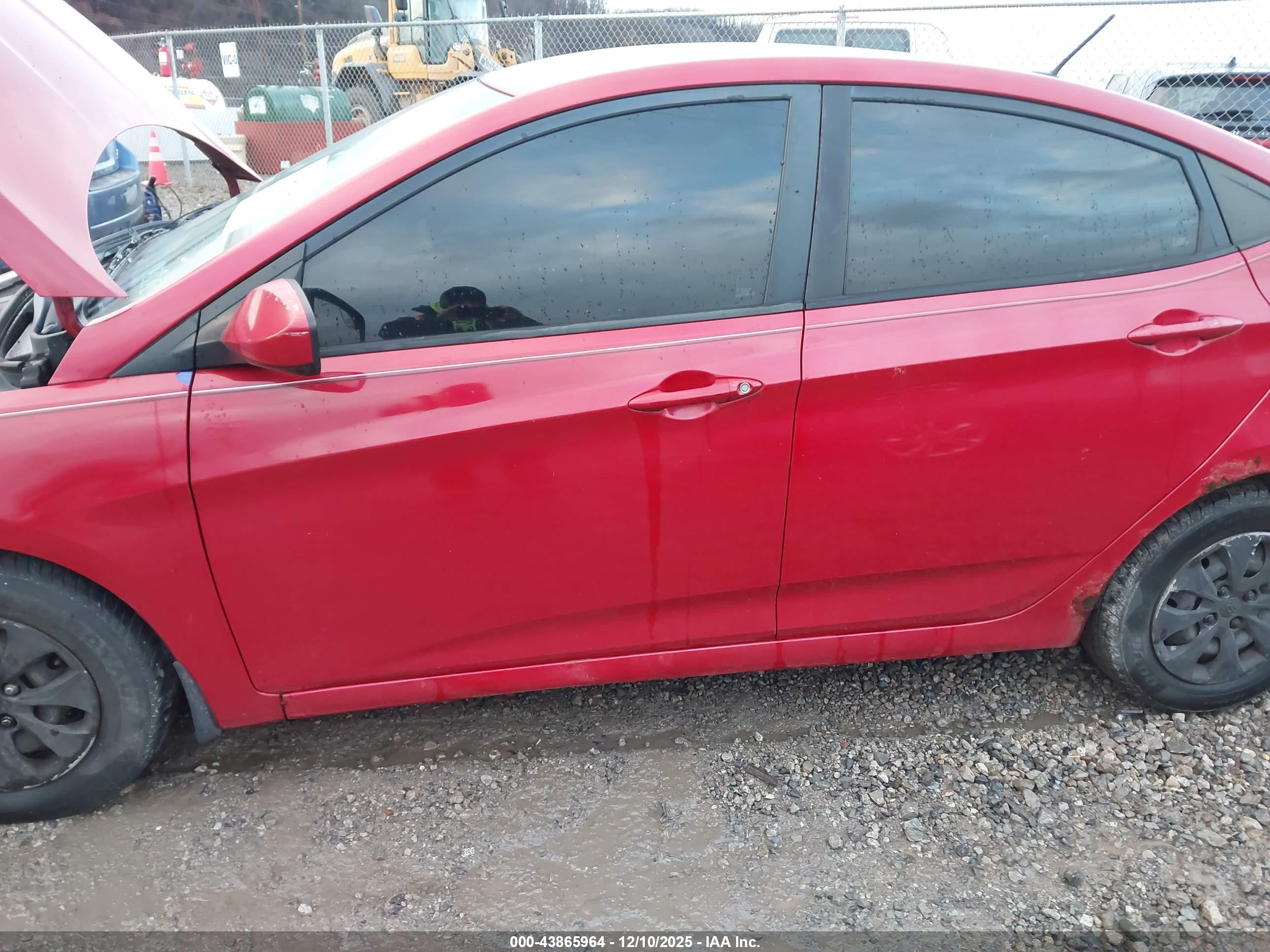 HYUNDAI ACCENT image 6