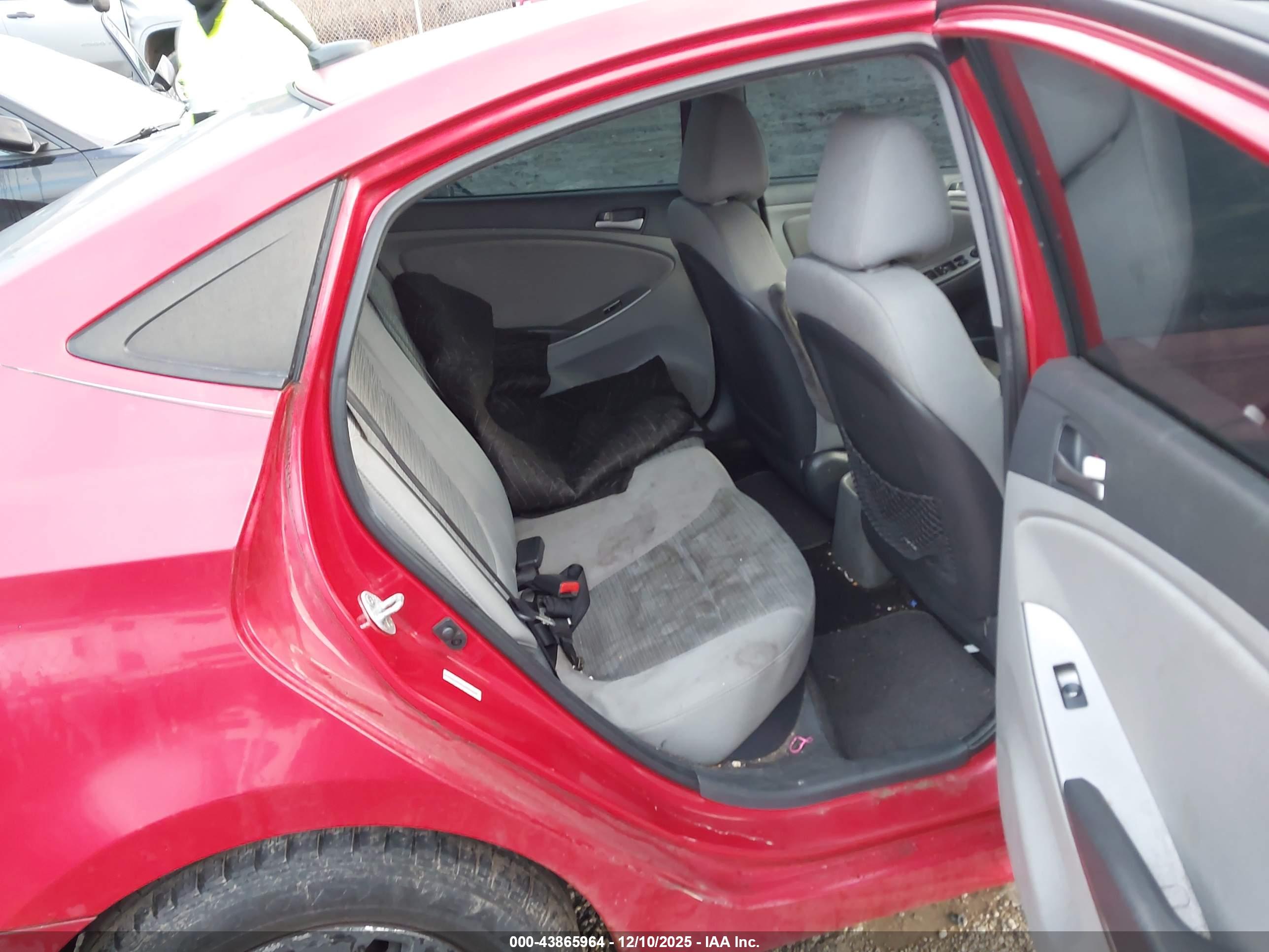 HYUNDAI ACCENT image 8