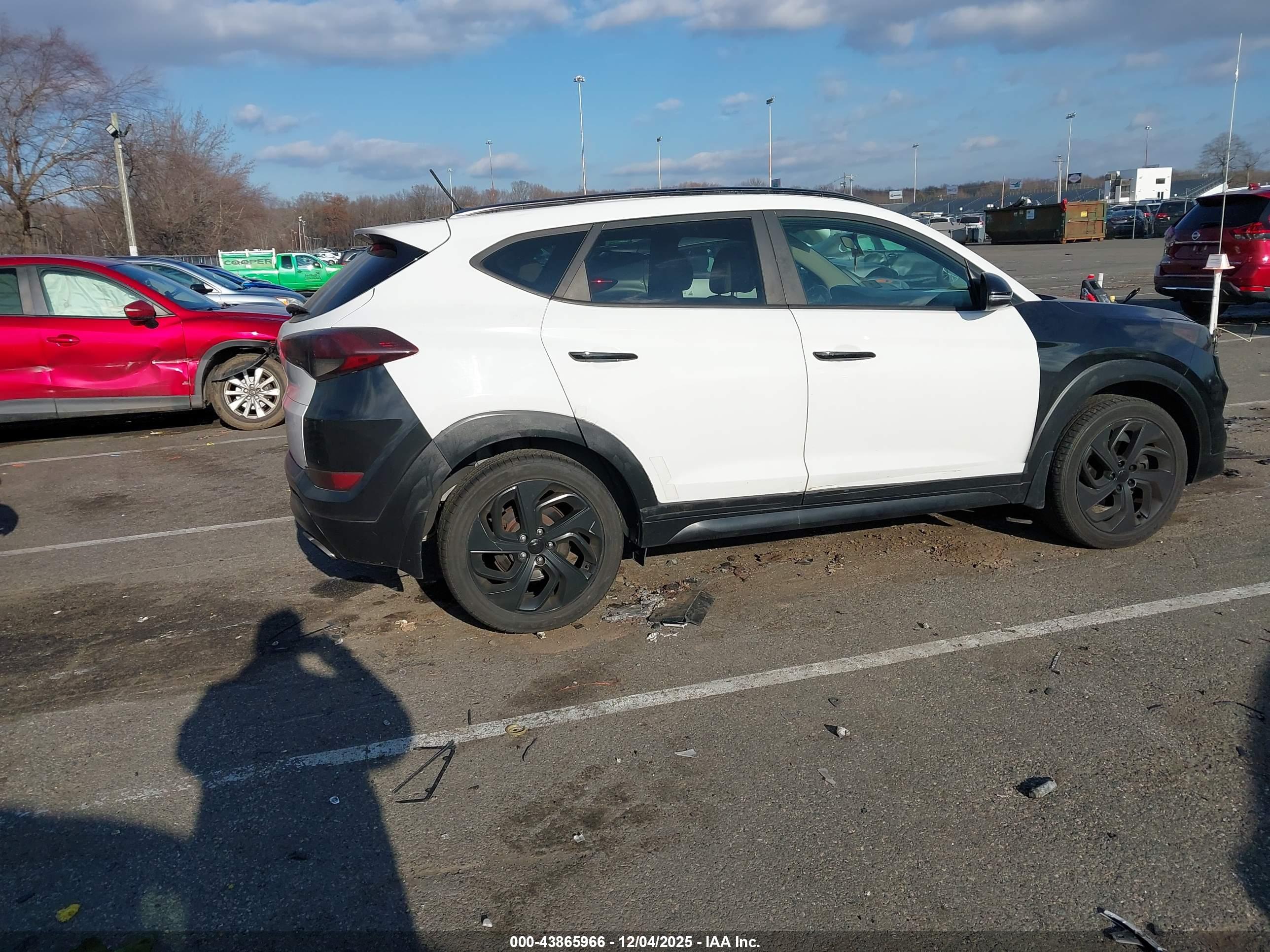 HYUNDAI TUCSON image 4