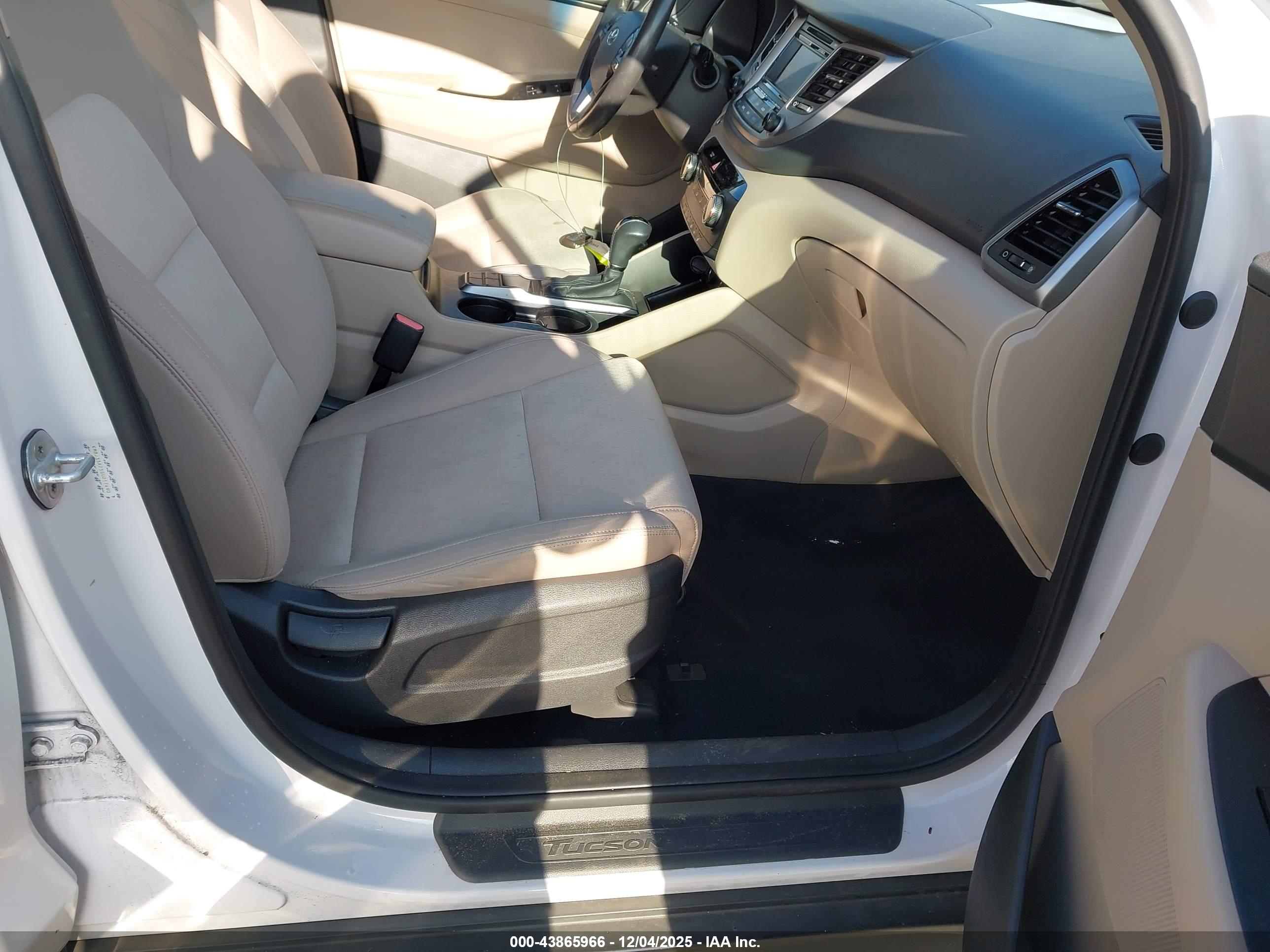 HYUNDAI TUCSON image 5