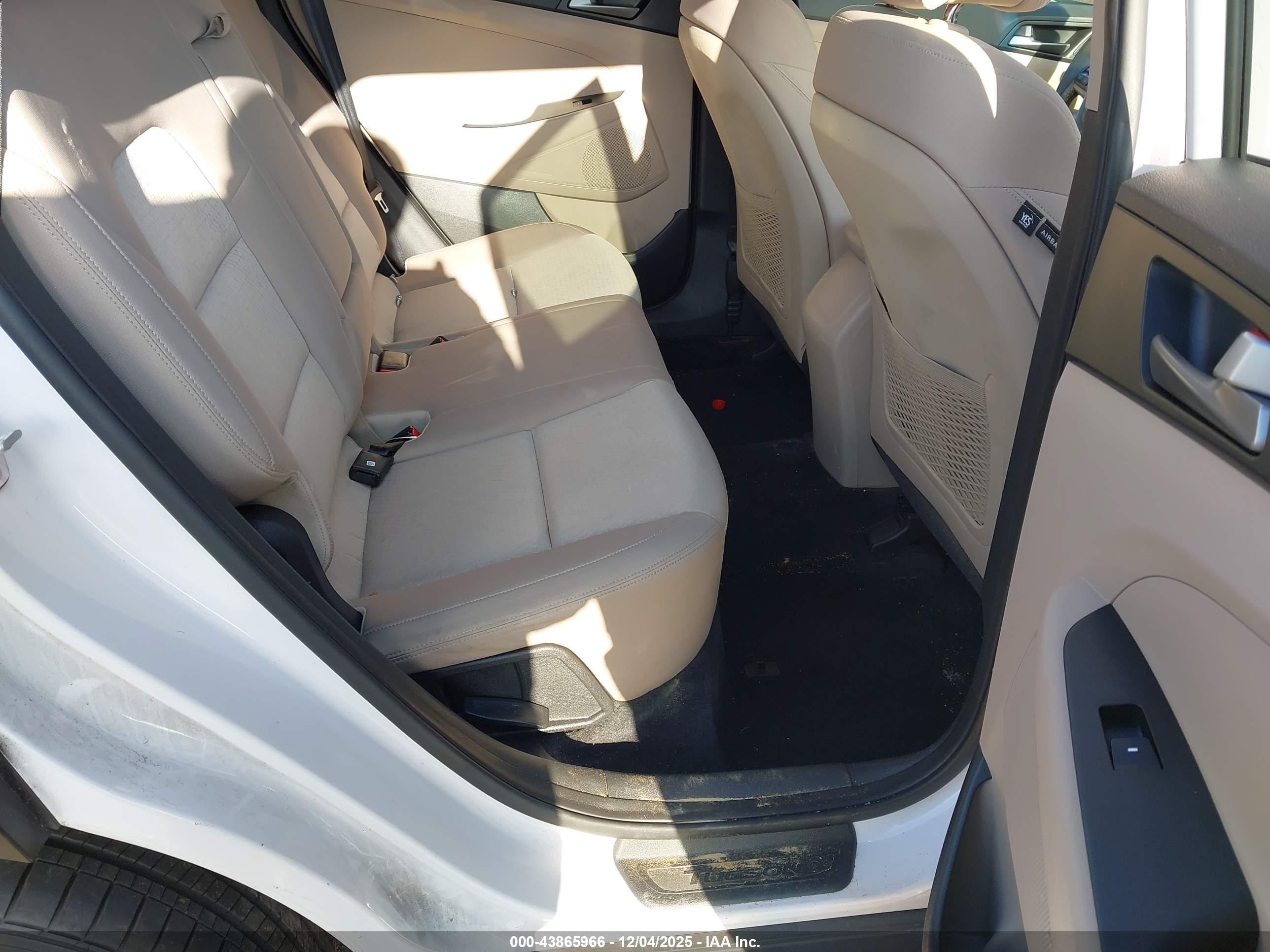 HYUNDAI TUCSON image 8