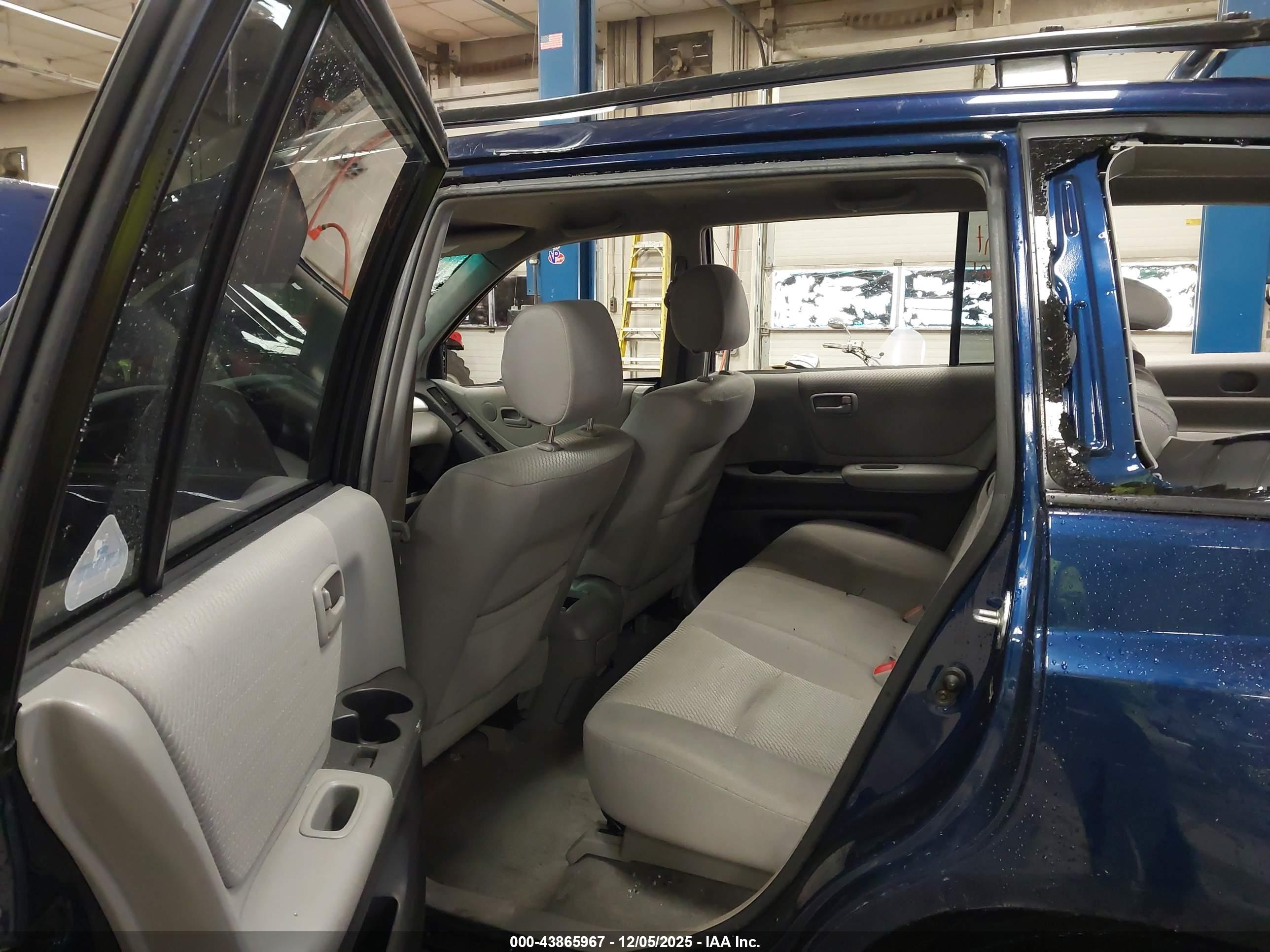 TOYOTA HIGHLANDER image 8