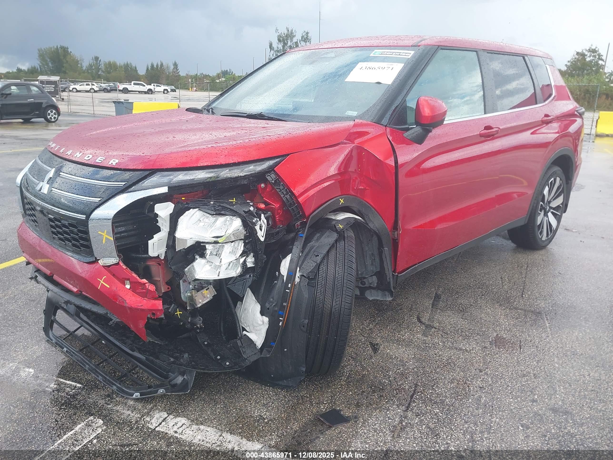 MITSUBISHI OUTLANDER image 2