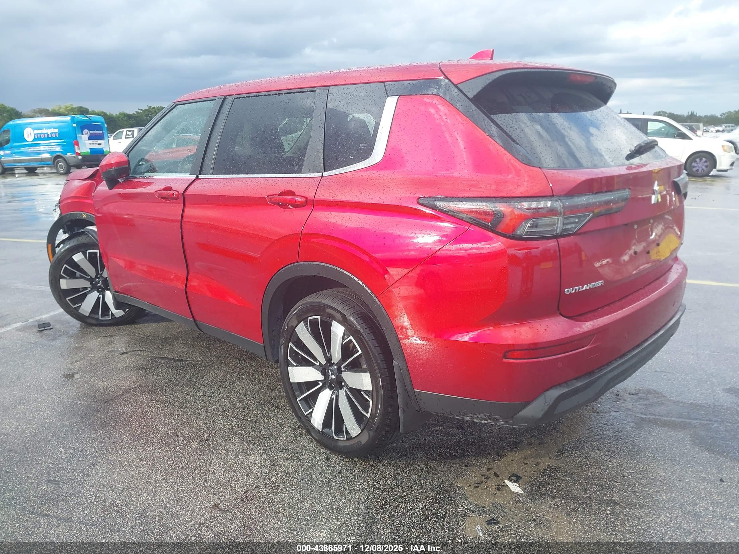 MITSUBISHI OUTLANDER image 3