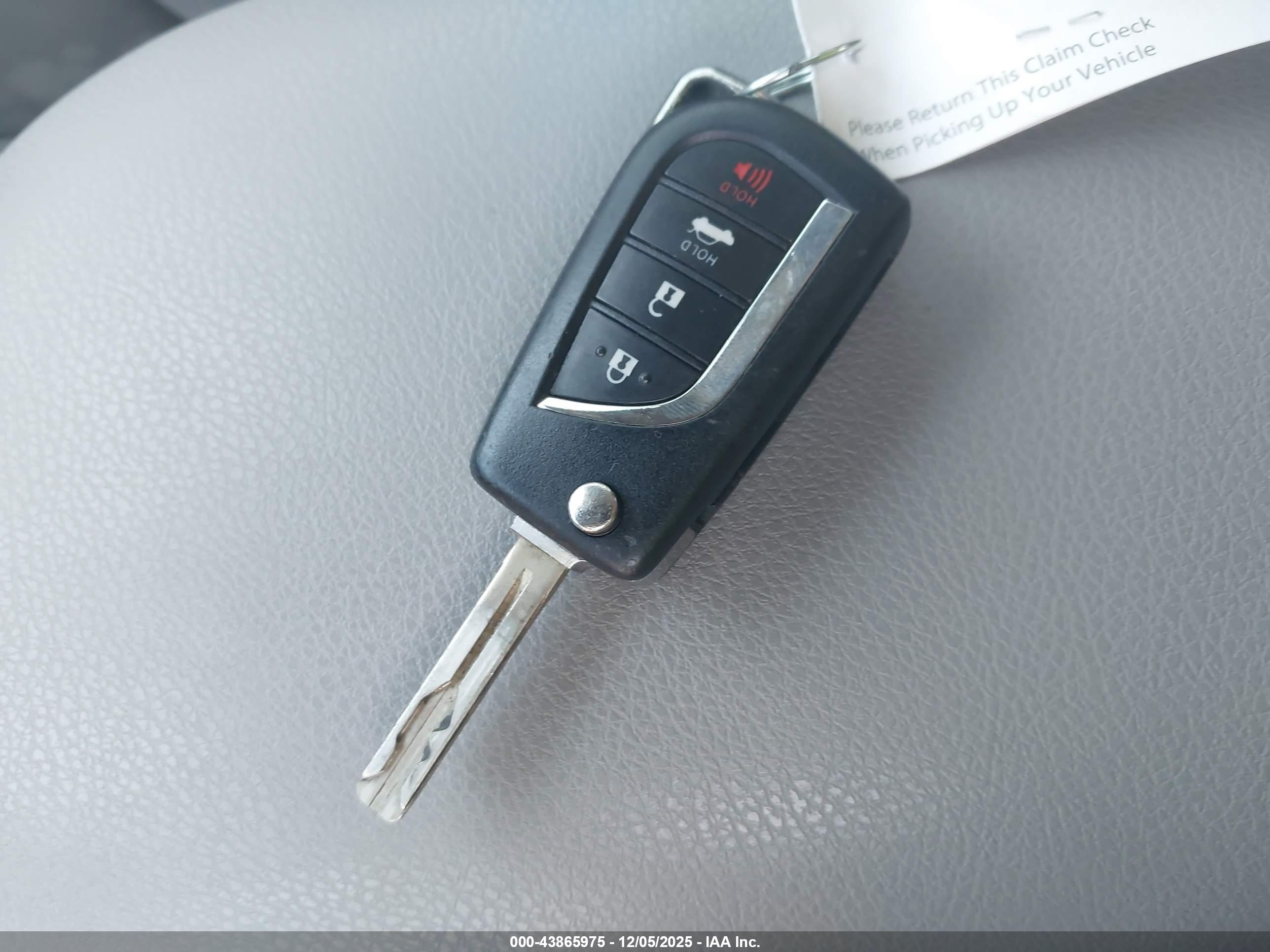 TOYOTA CAMRY image 11