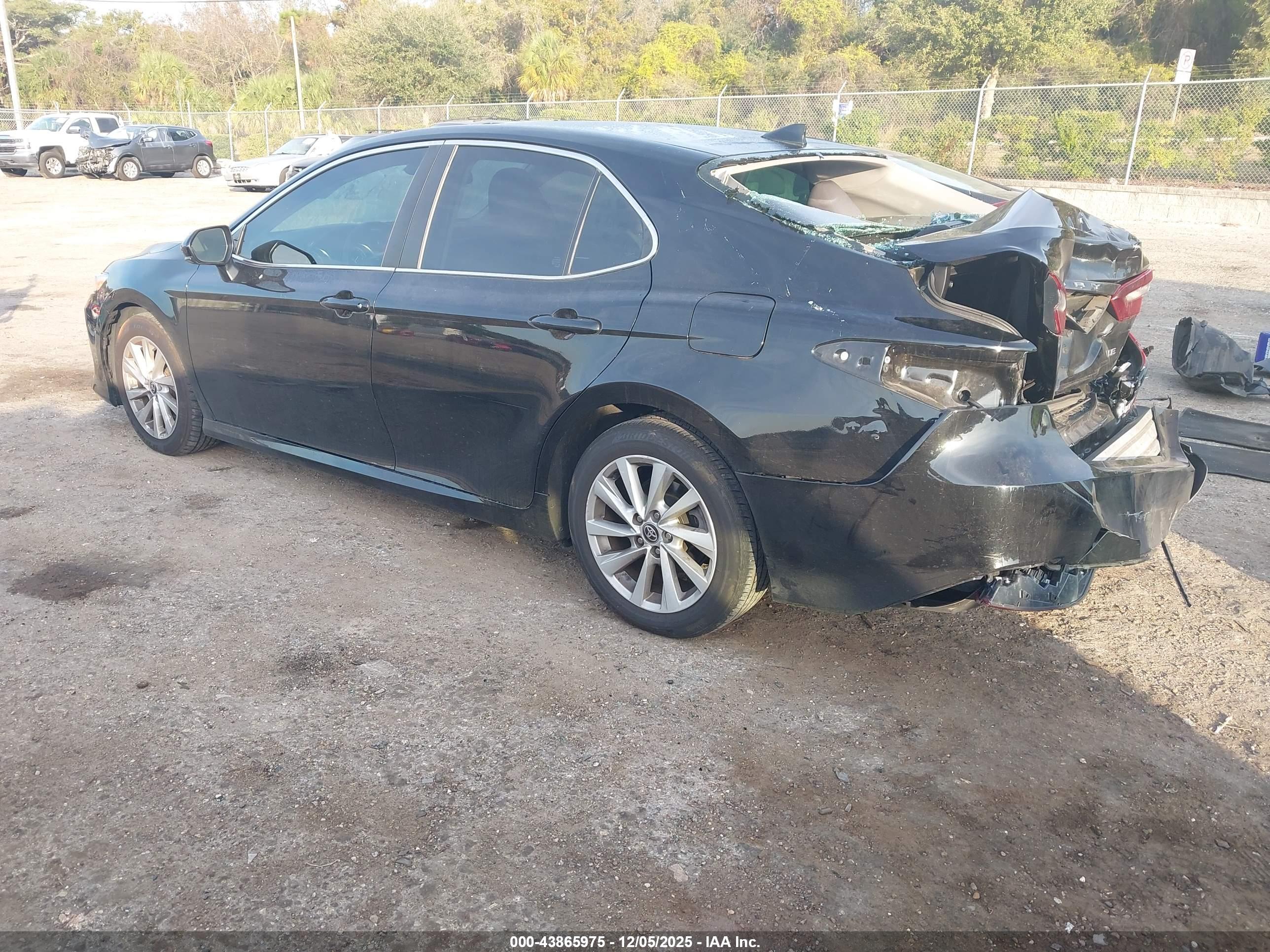 TOYOTA CAMRY image 3