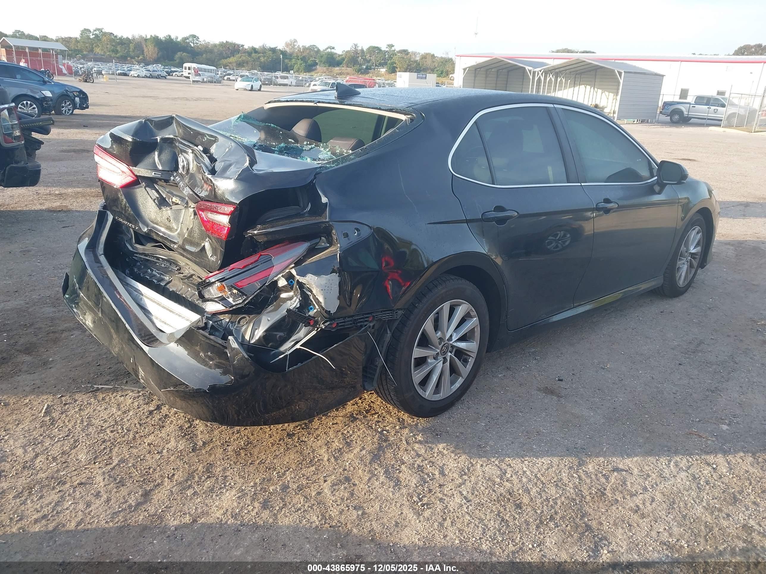 TOYOTA CAMRY image 4