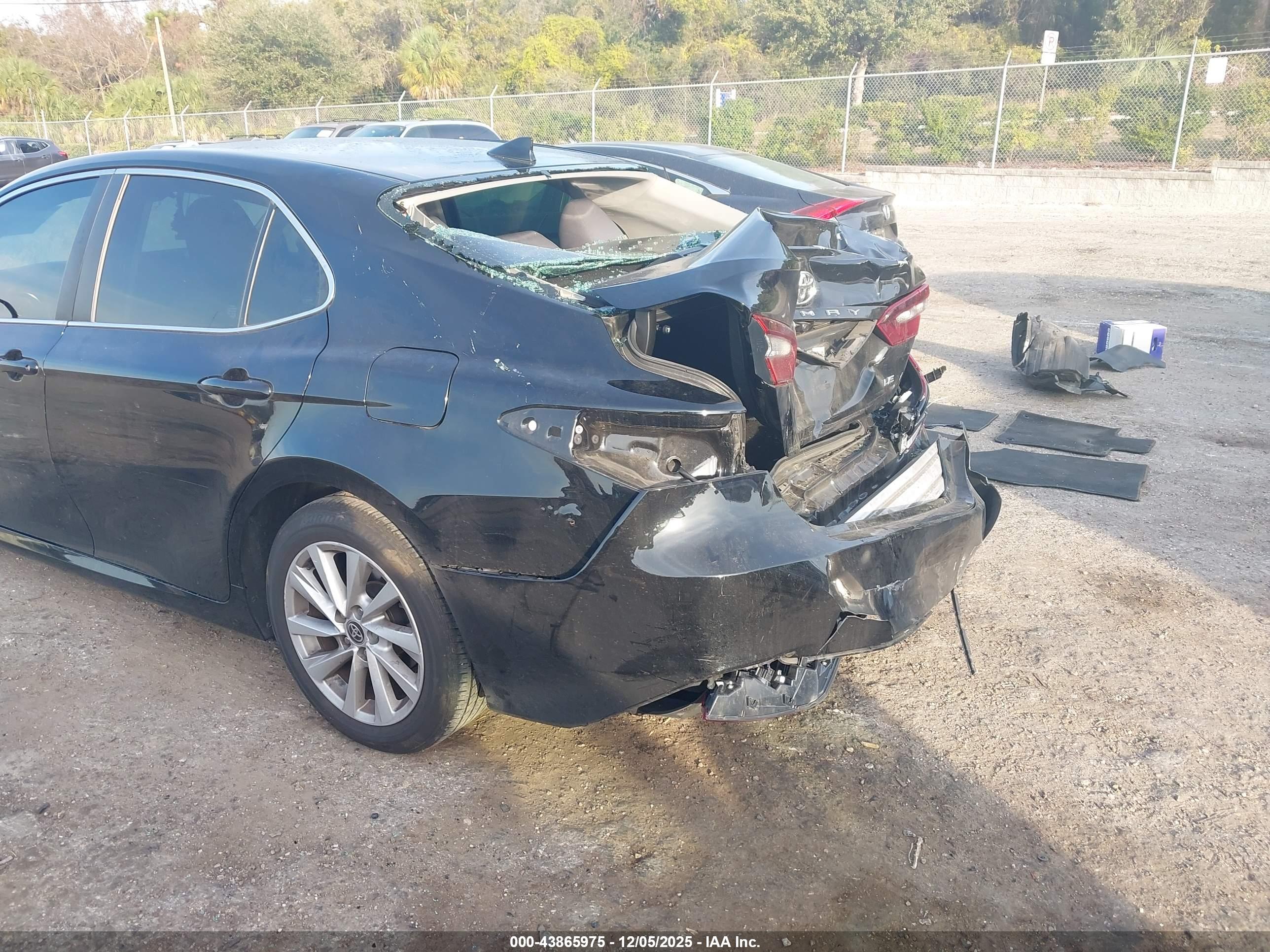 TOYOTA CAMRY image 6