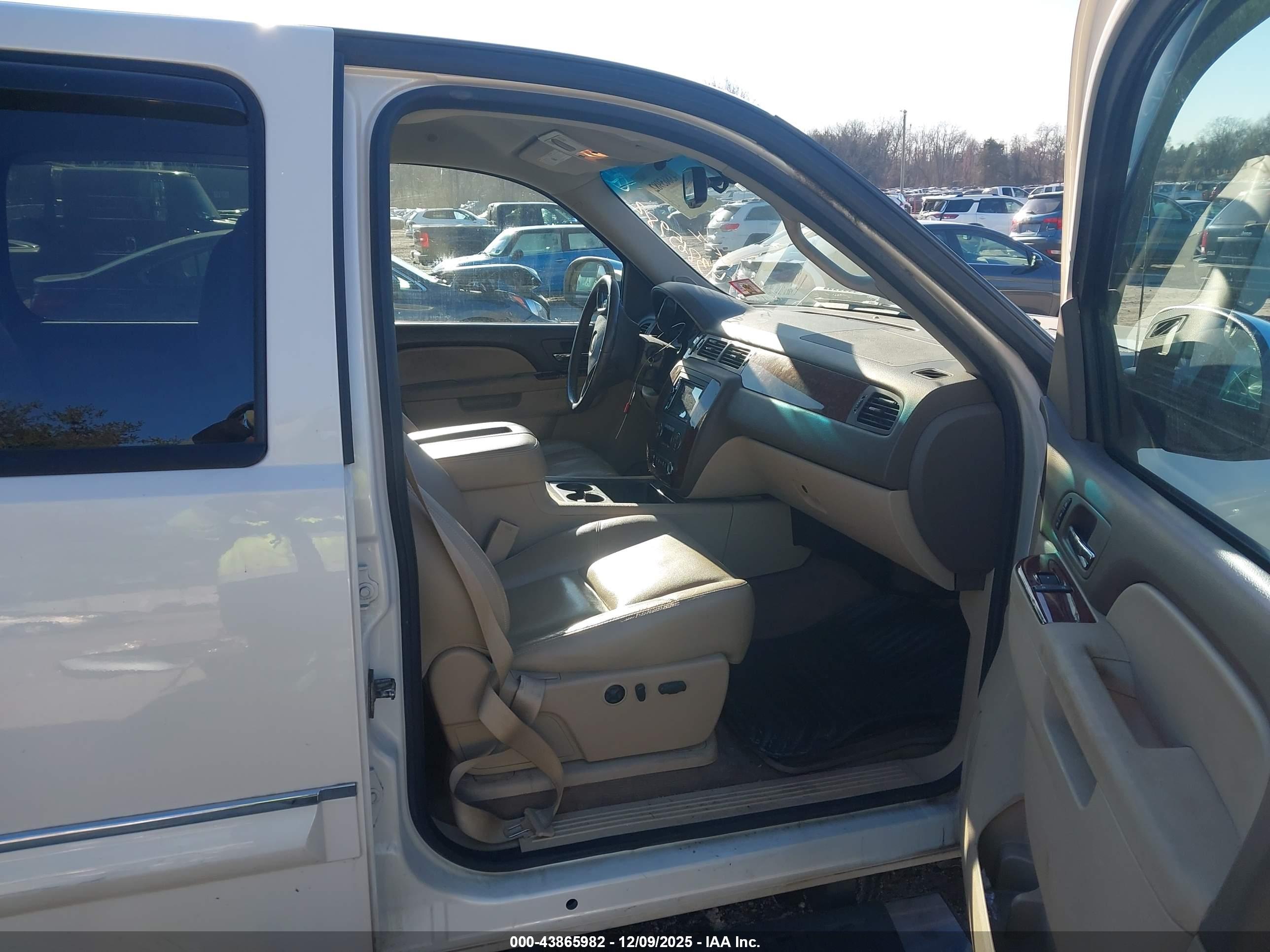 CHEVROLET SILVERADO image 5