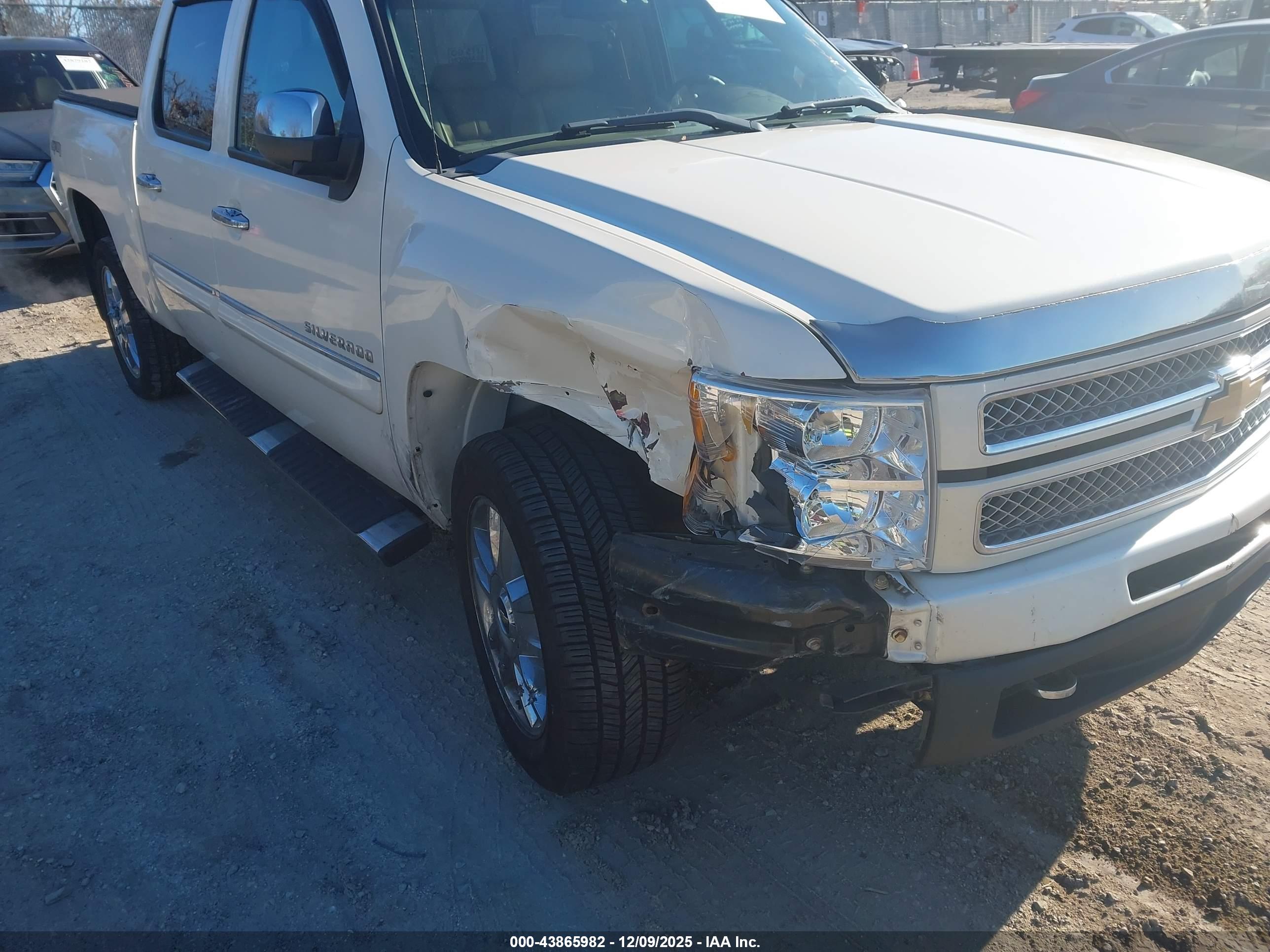 CHEVROLET SILVERADO image 6