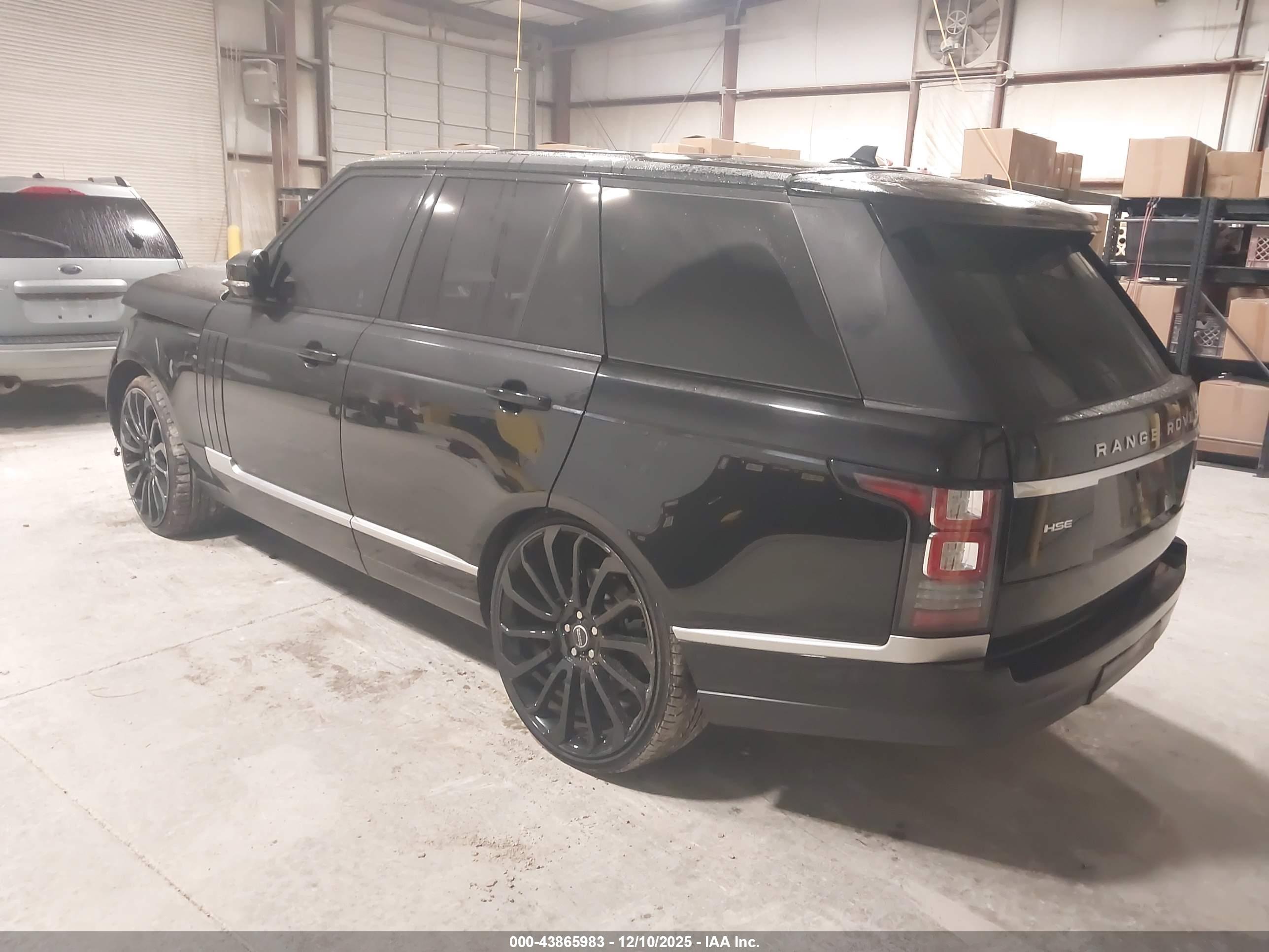 LAND ROVER image 3