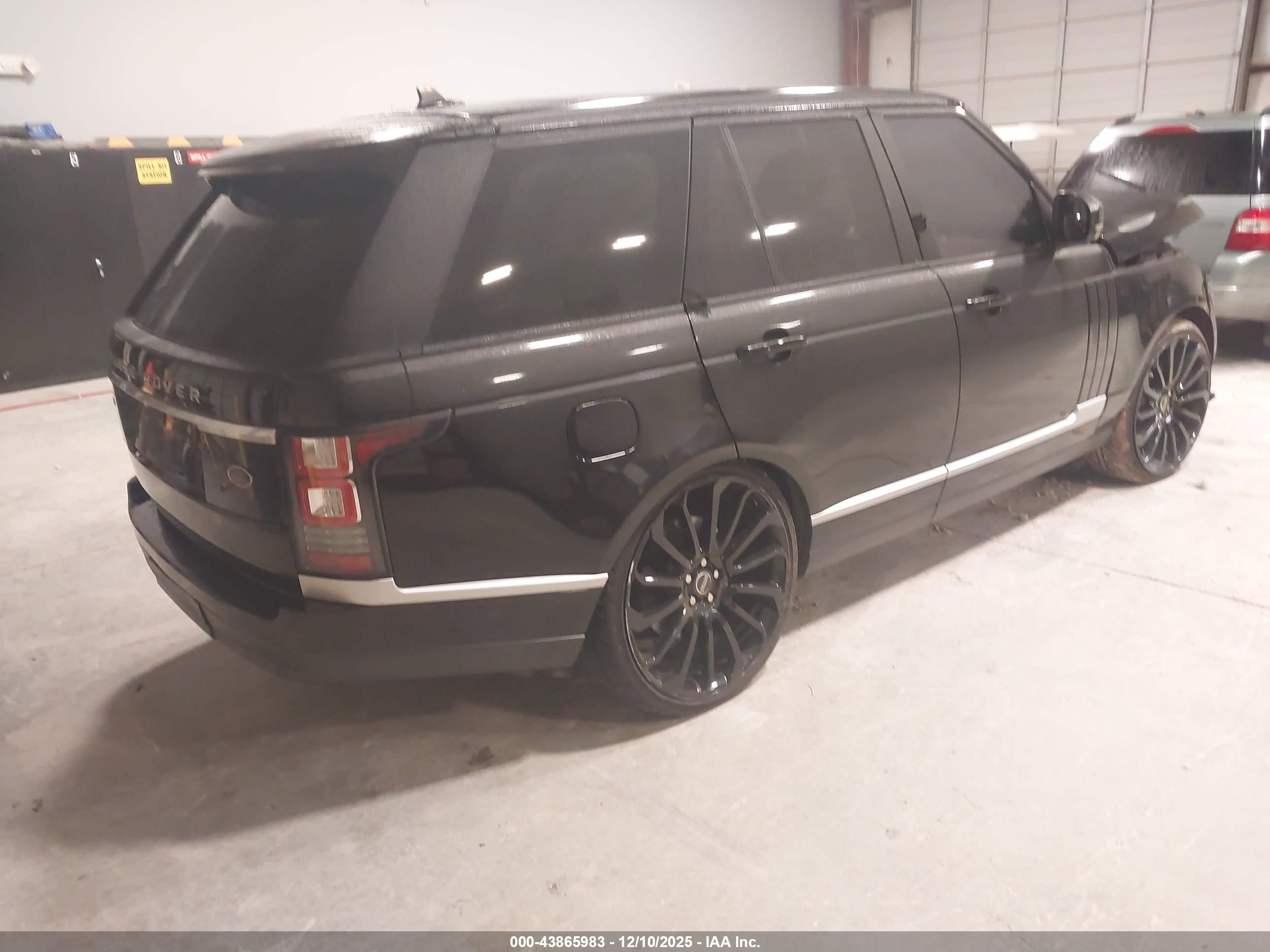 LAND ROVER image 4