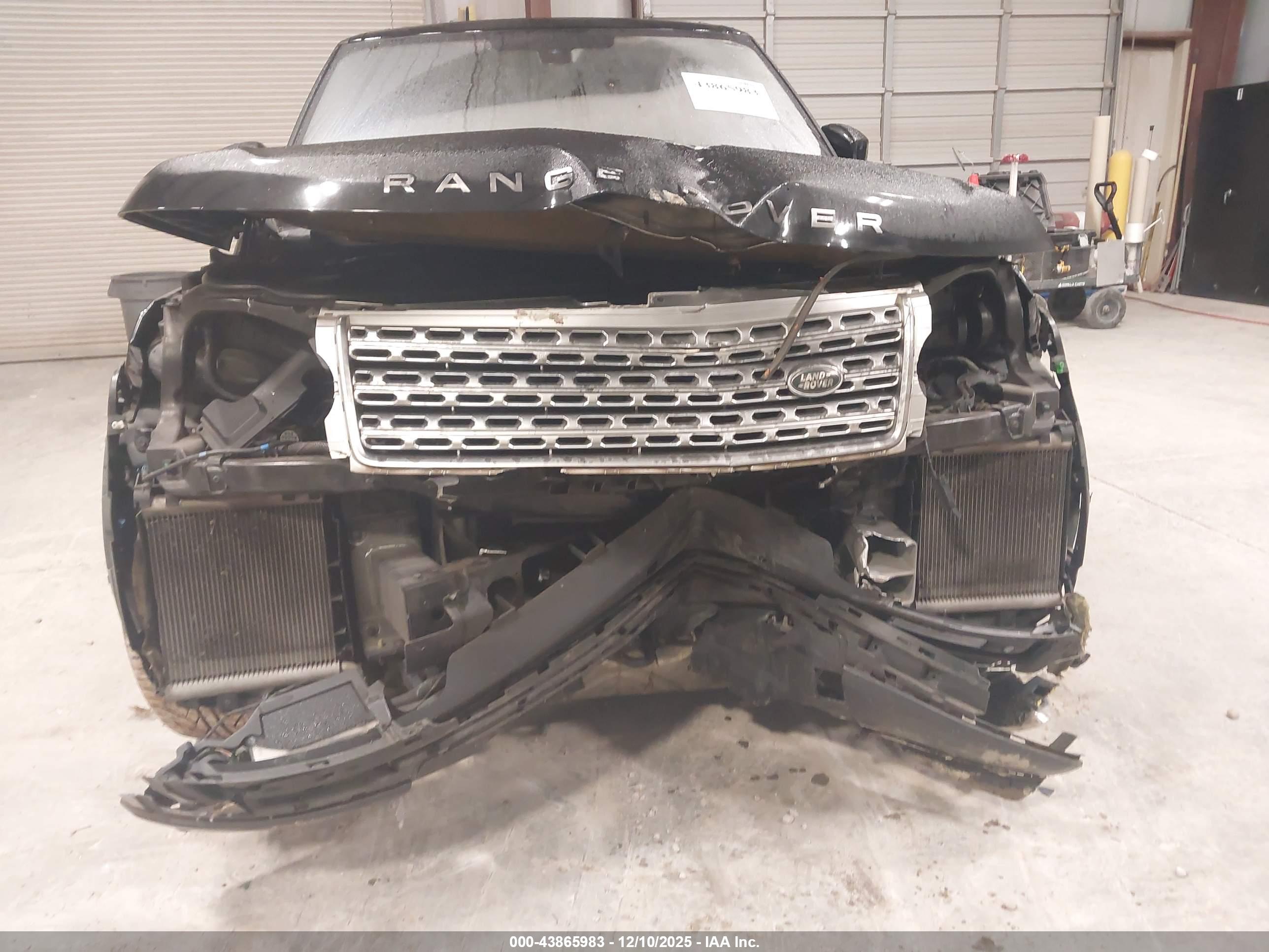 LAND ROVER image 6