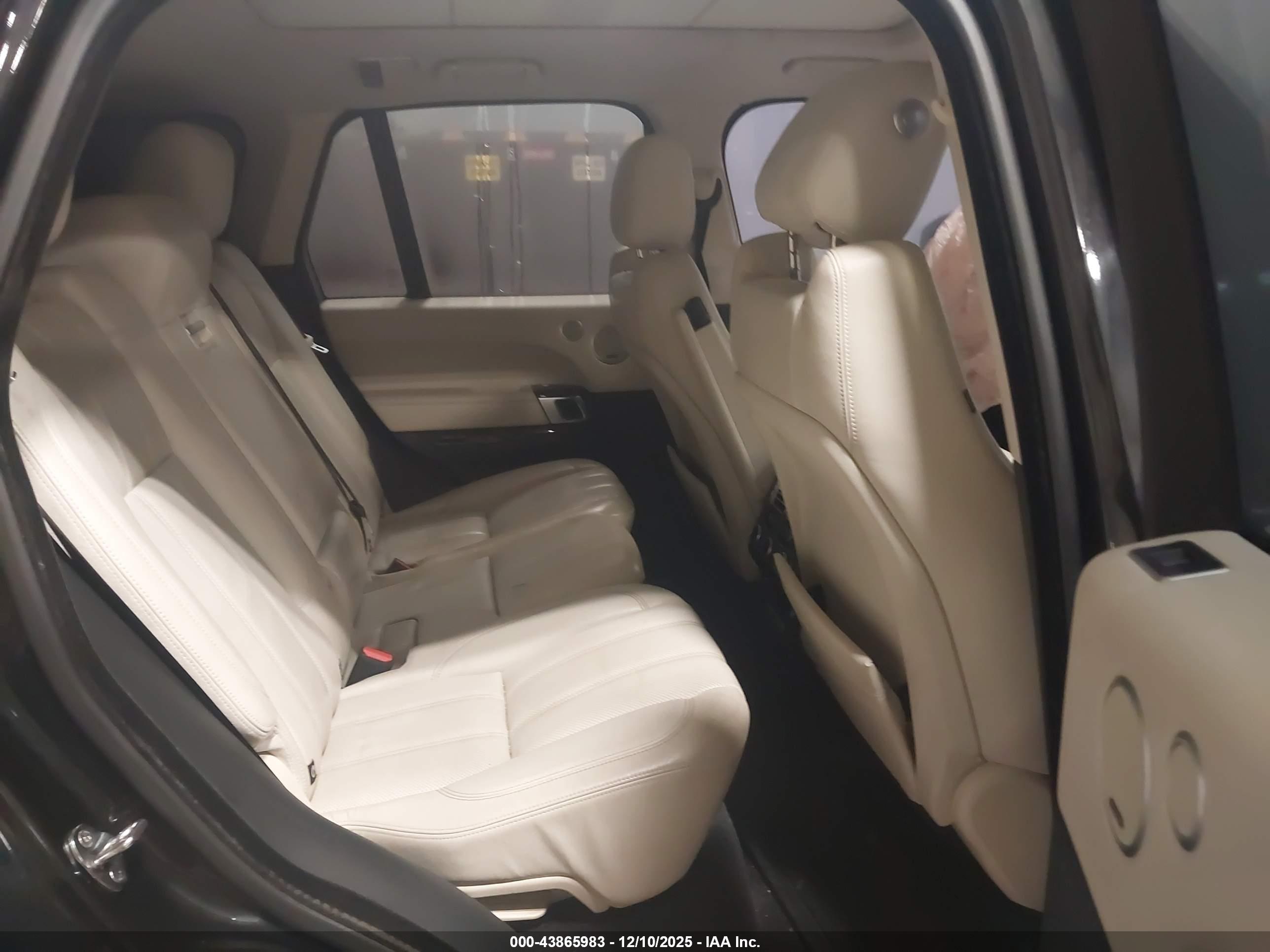 LAND ROVER image 8