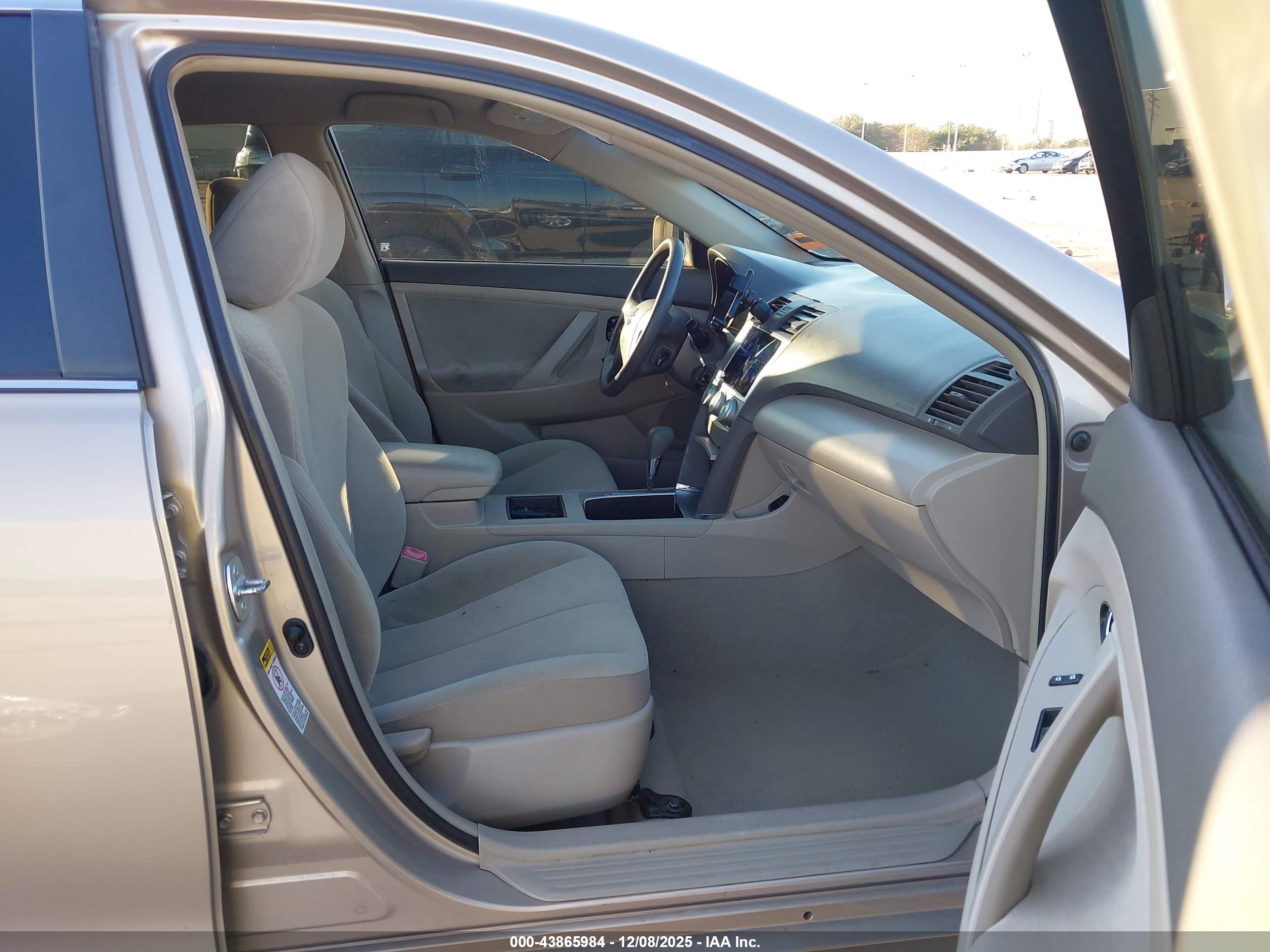TOYOTA CAMRY image 5