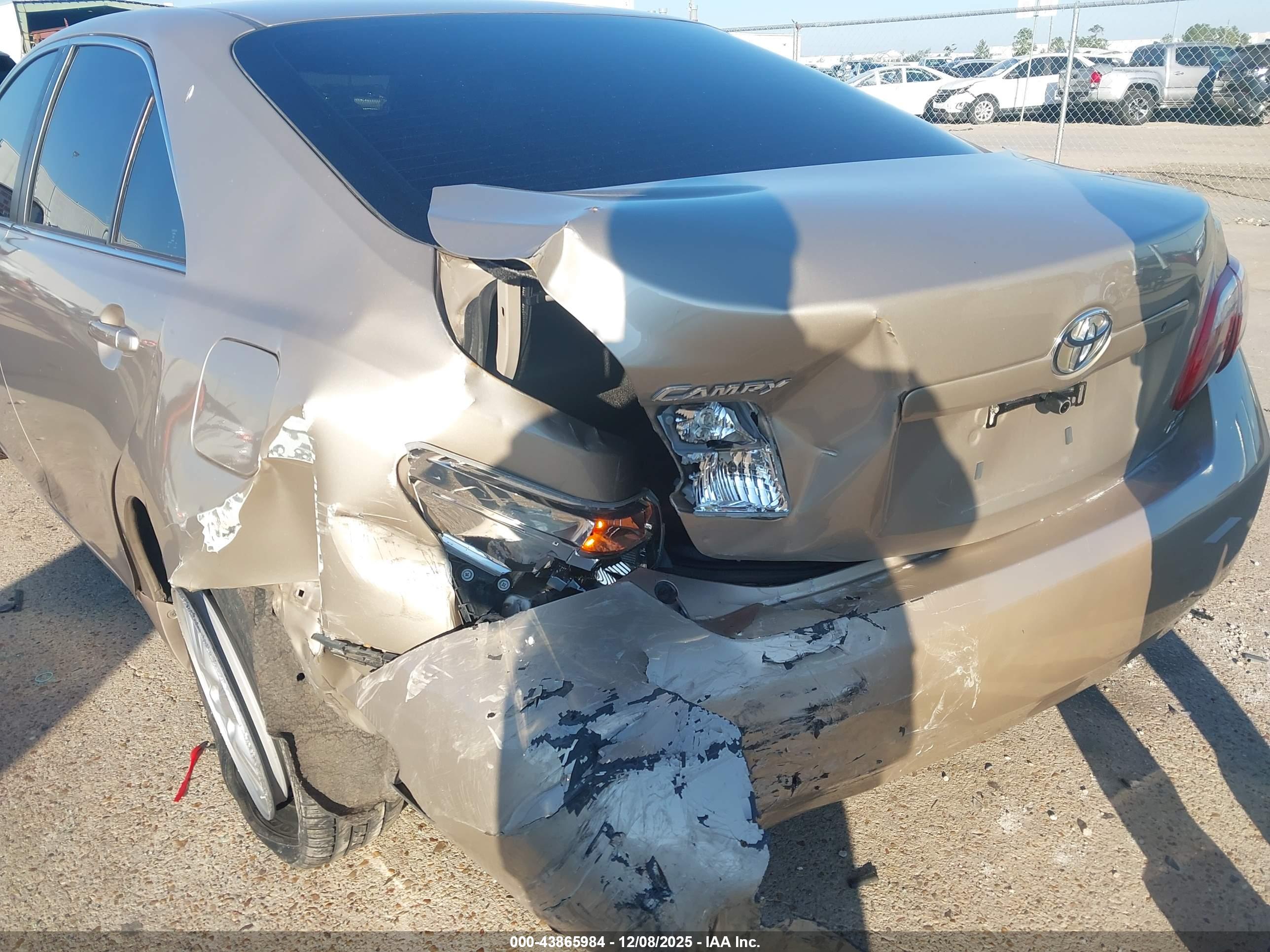 TOYOTA CAMRY image 6