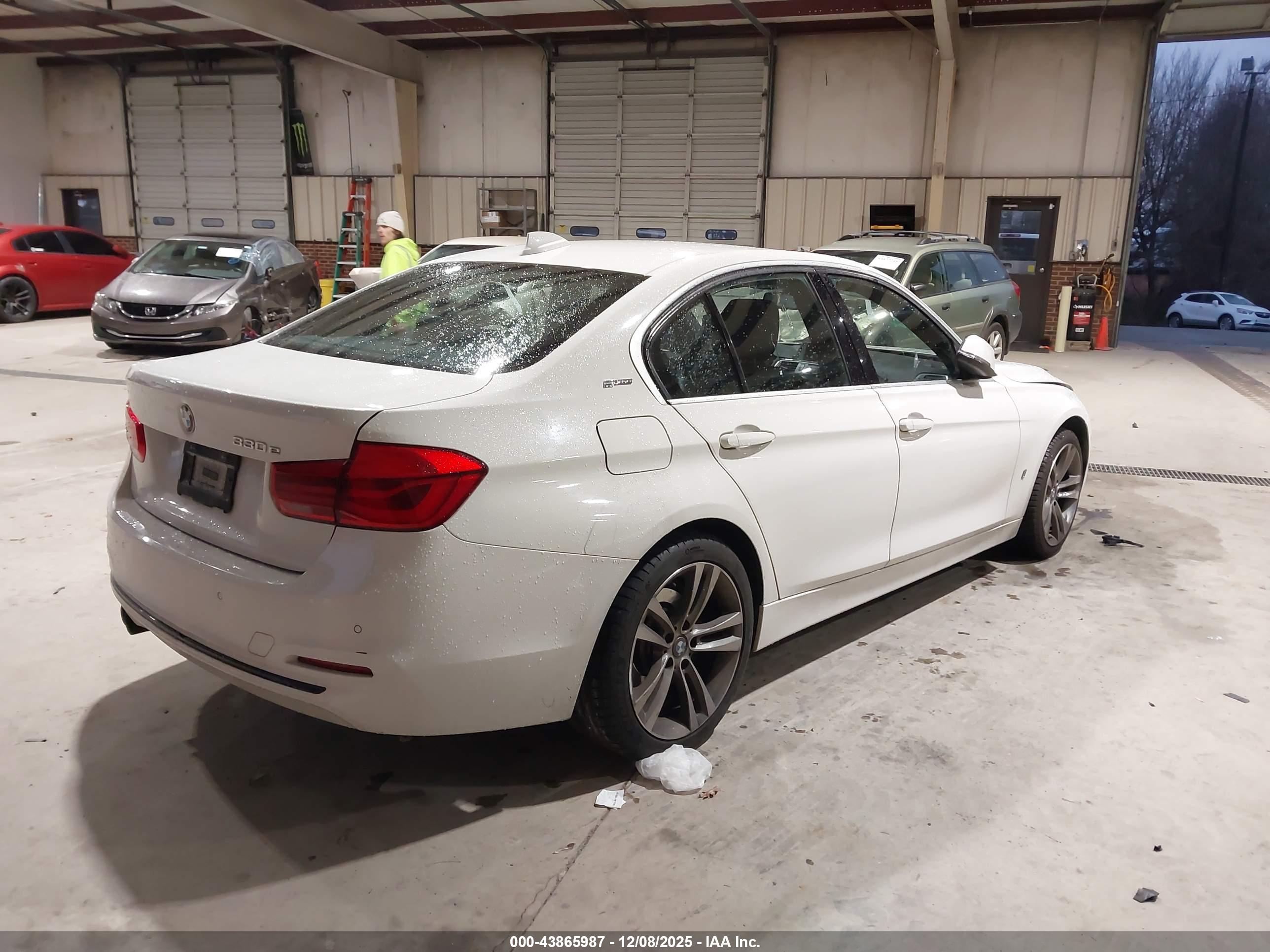 BMW 330E image 4
