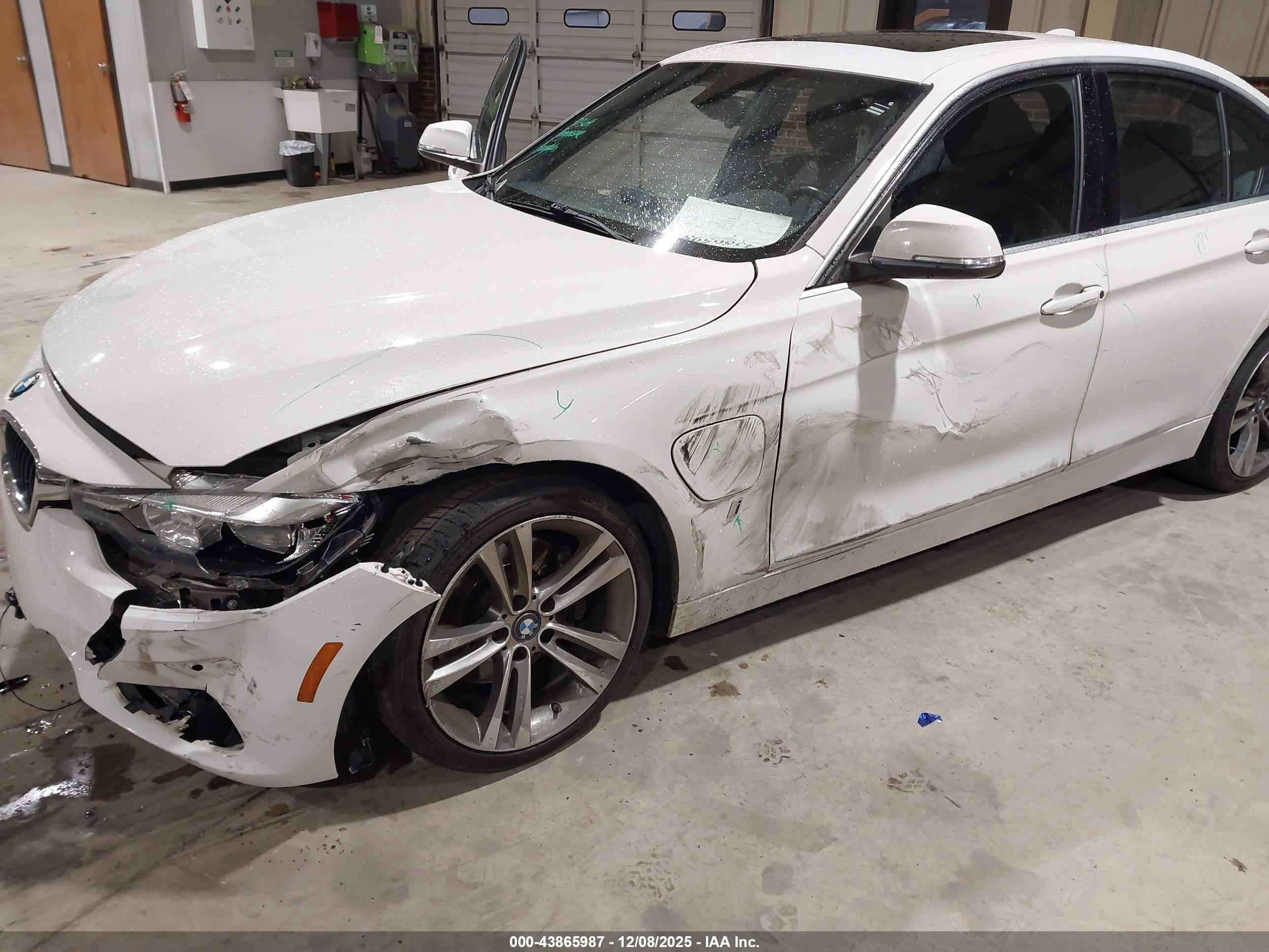 BMW 330E image 6