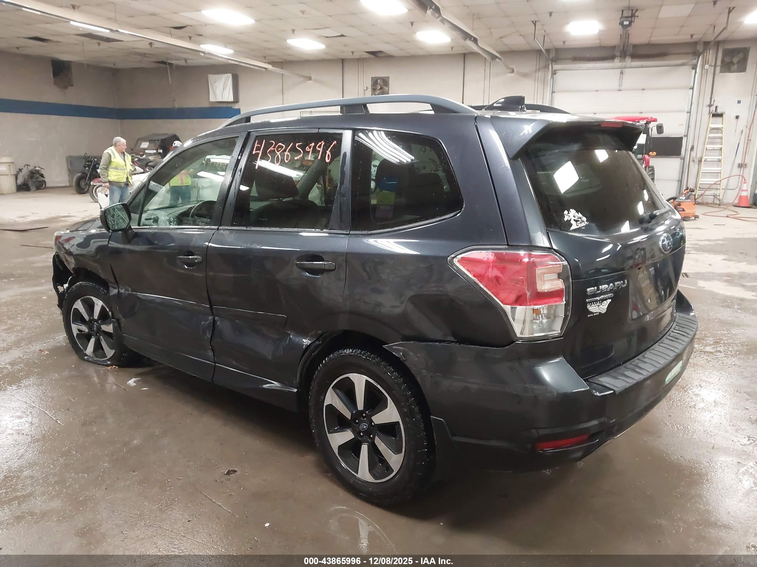SUBARU FORESTER image 3