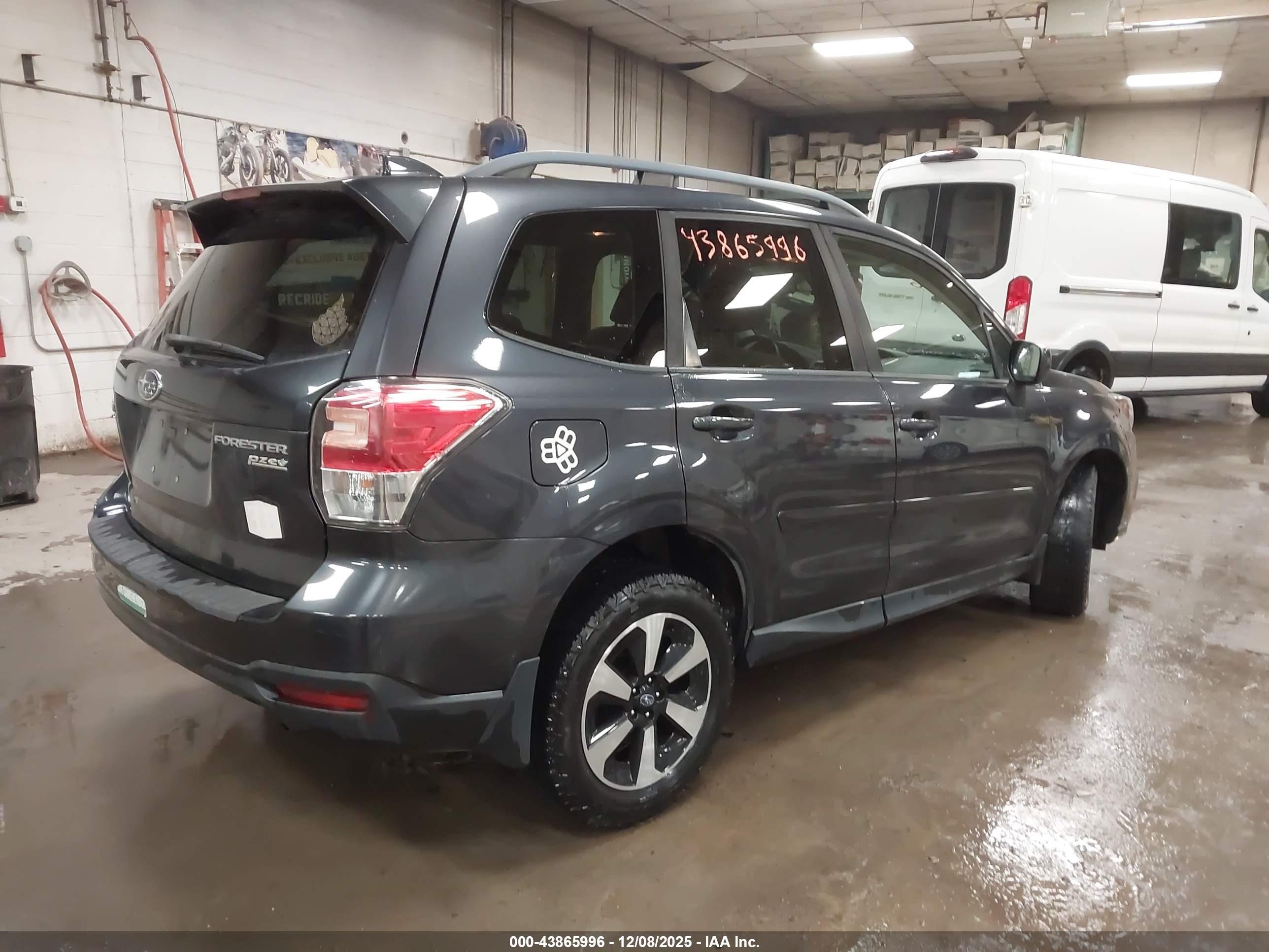 SUBARU FORESTER image 4