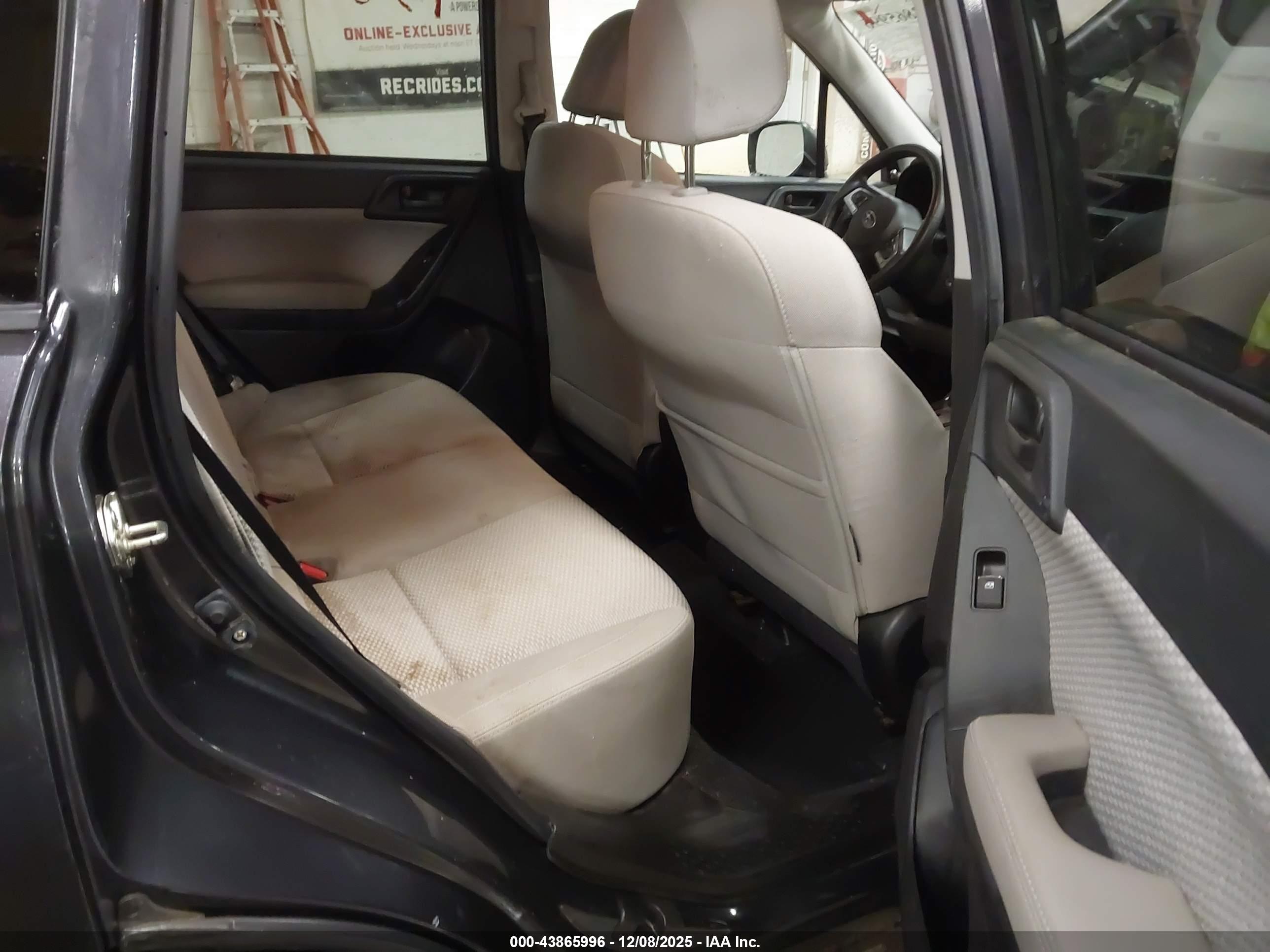 SUBARU FORESTER image 8
