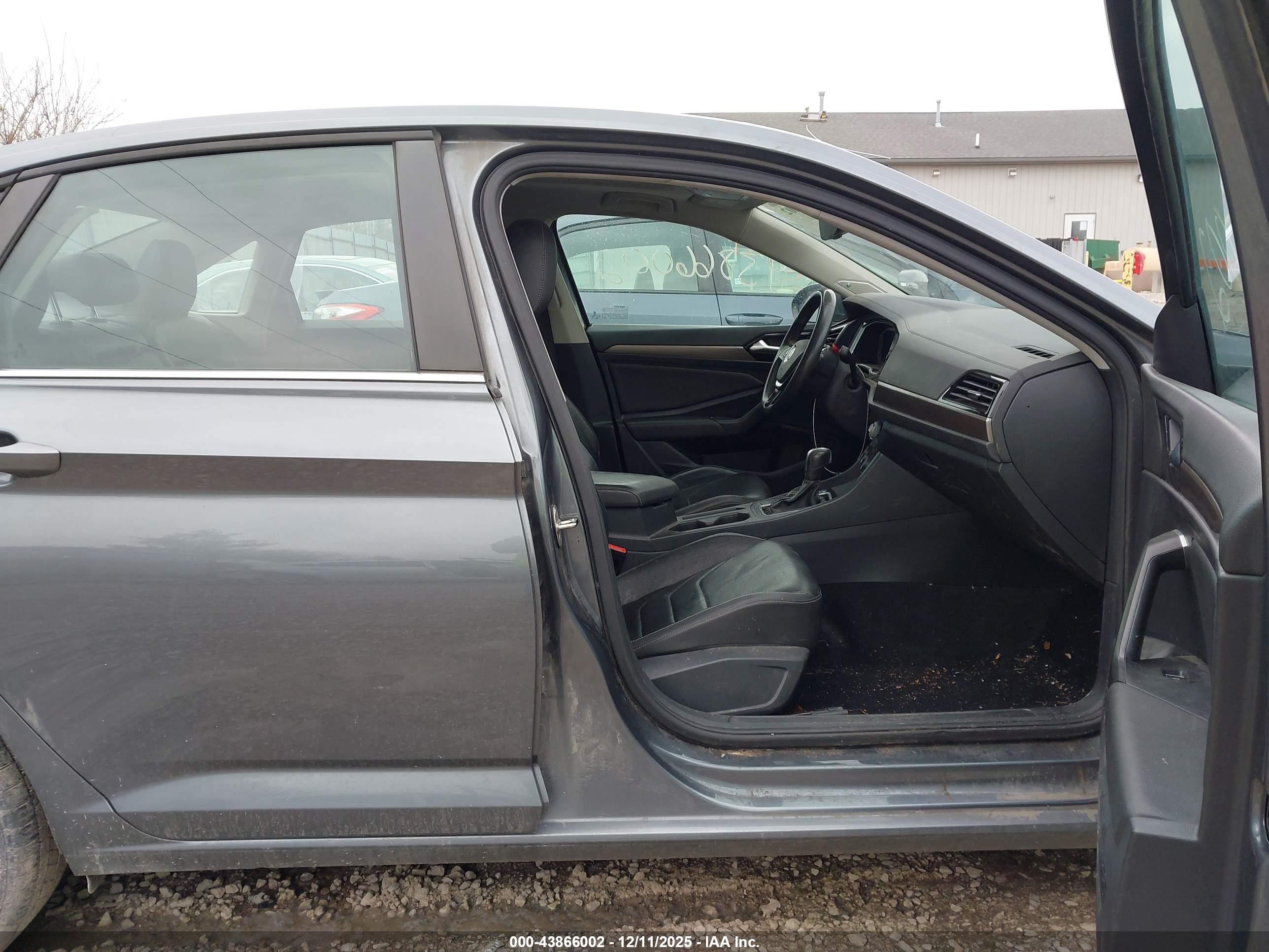 VOLKSWAGEN JETTA image 5