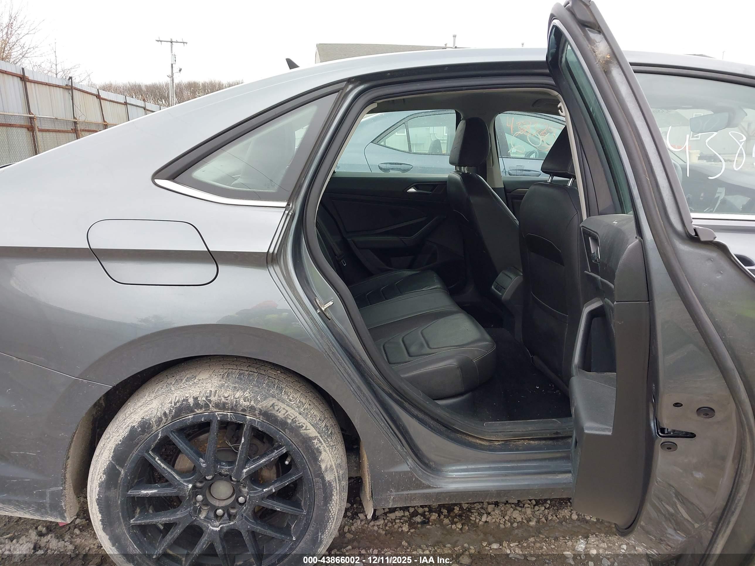 VOLKSWAGEN JETTA image 8