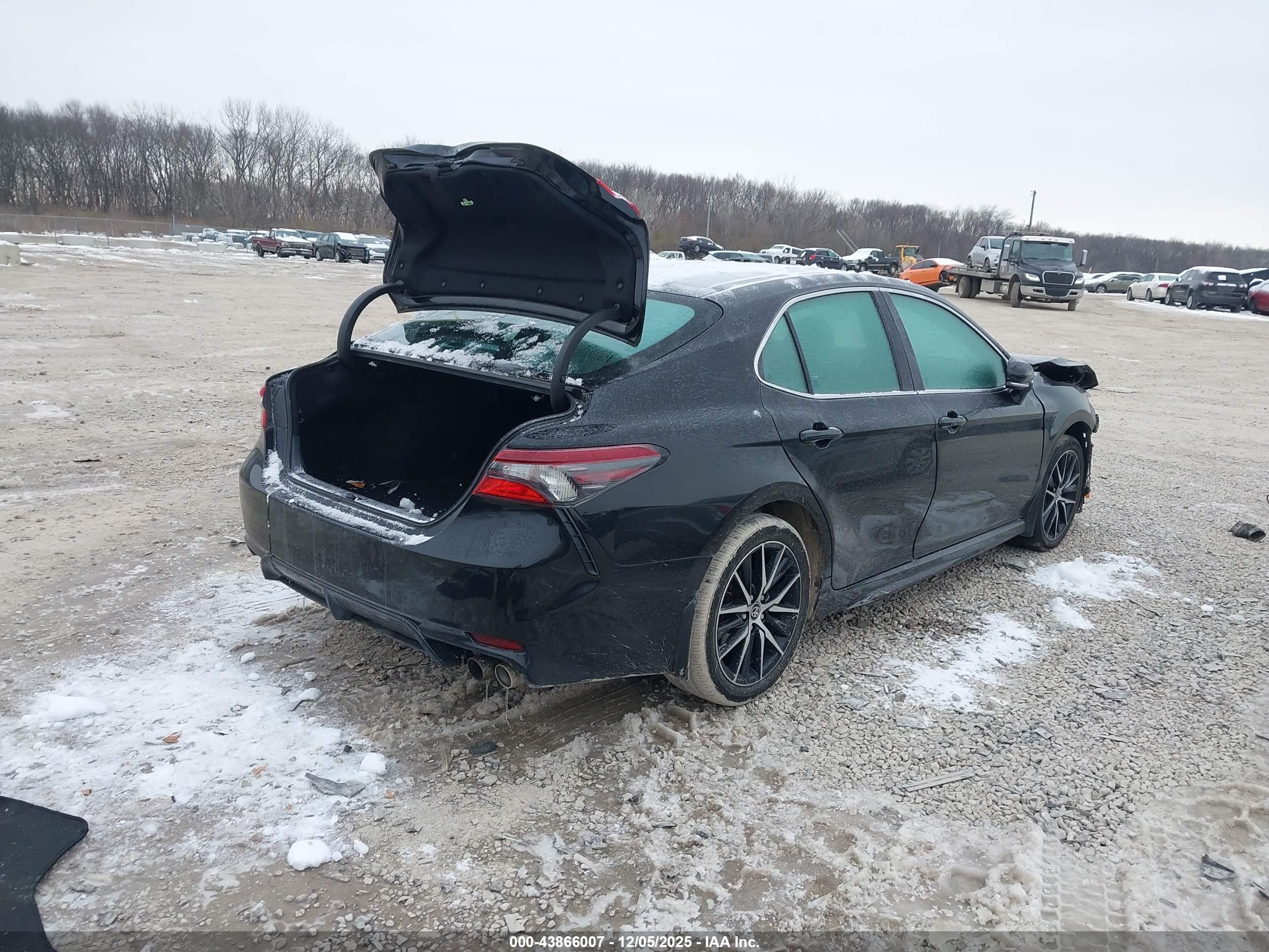 TOYOTA CAMRY image 4