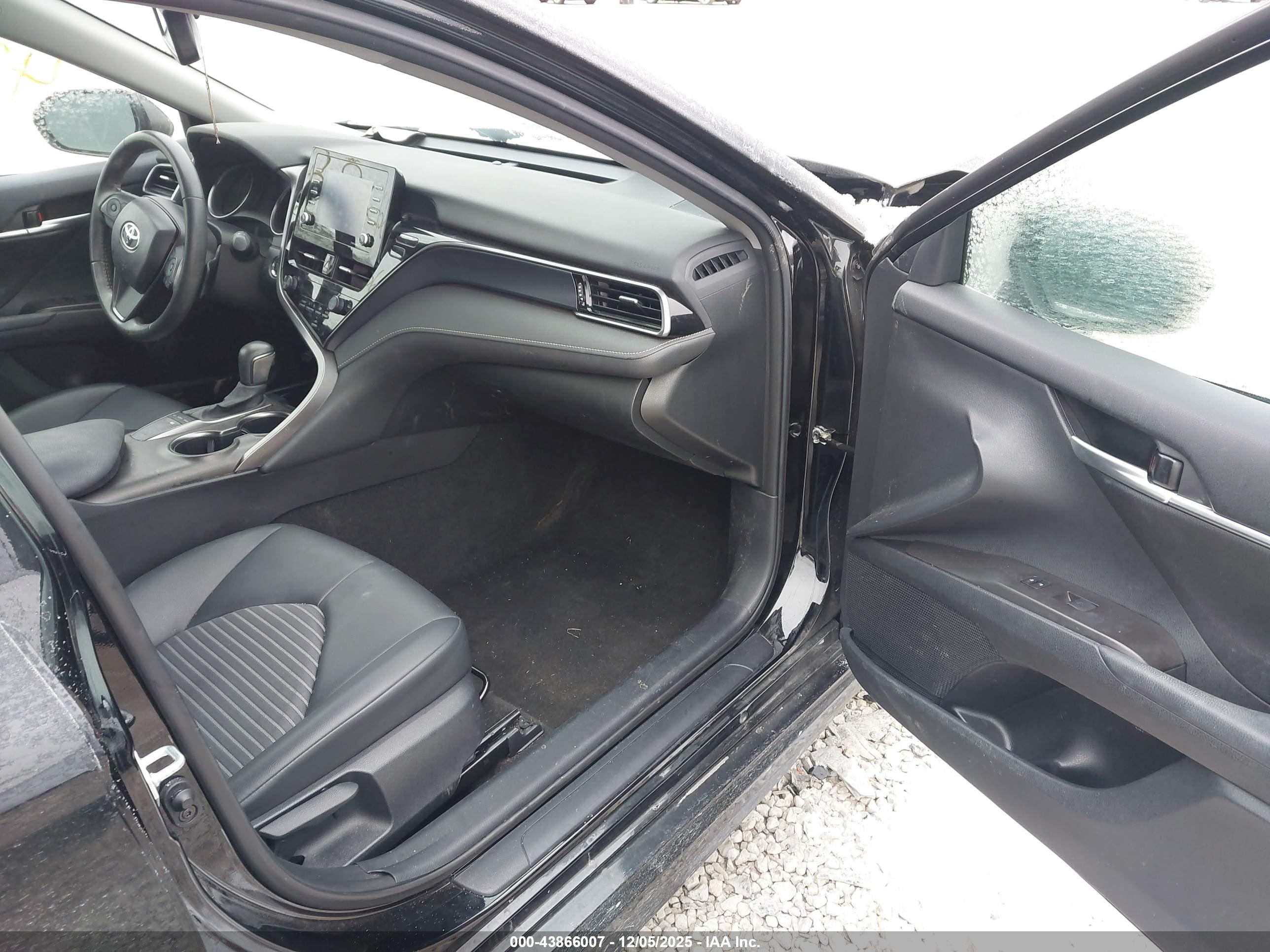 TOYOTA CAMRY image 5