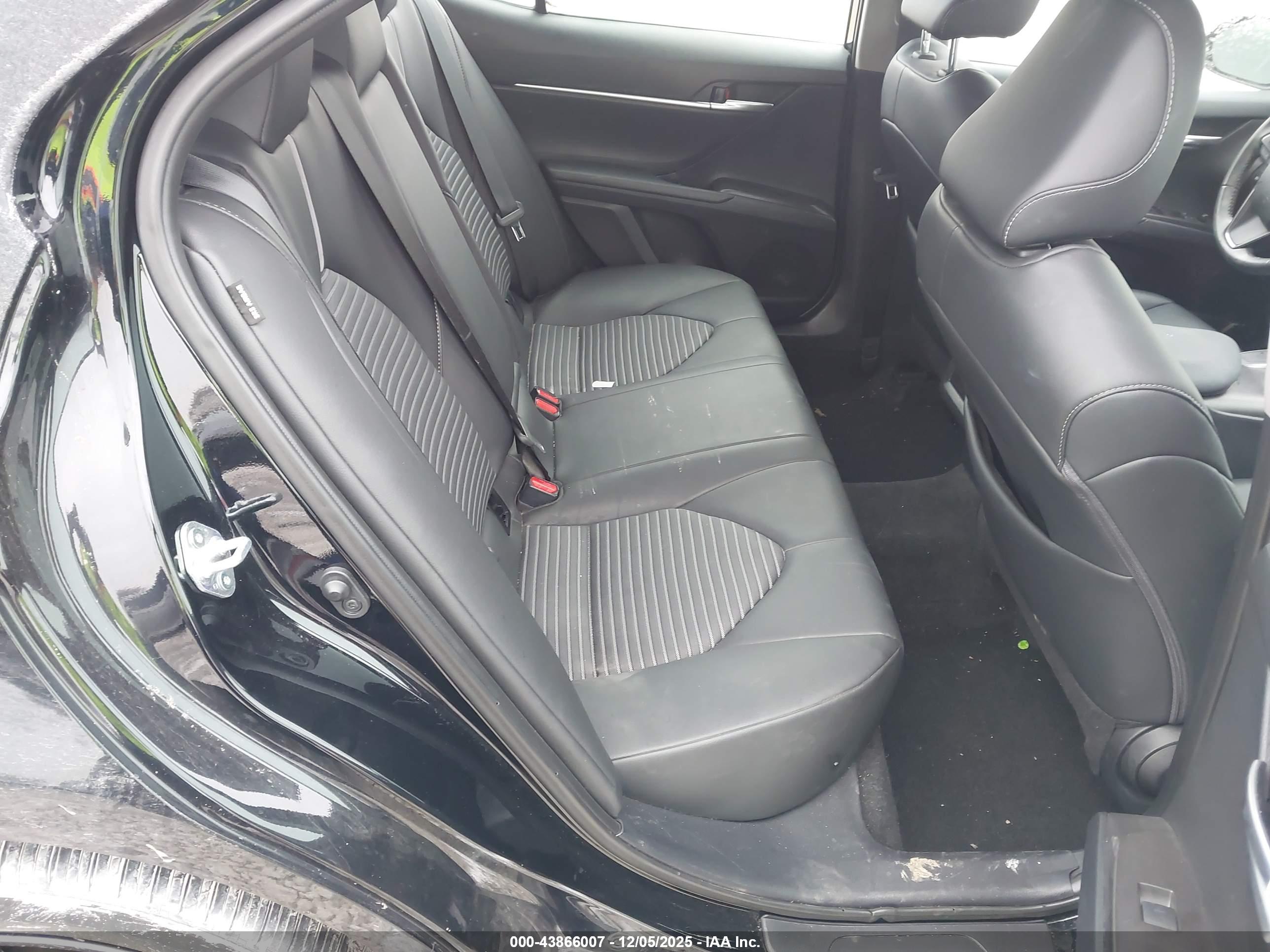 TOYOTA CAMRY image 8