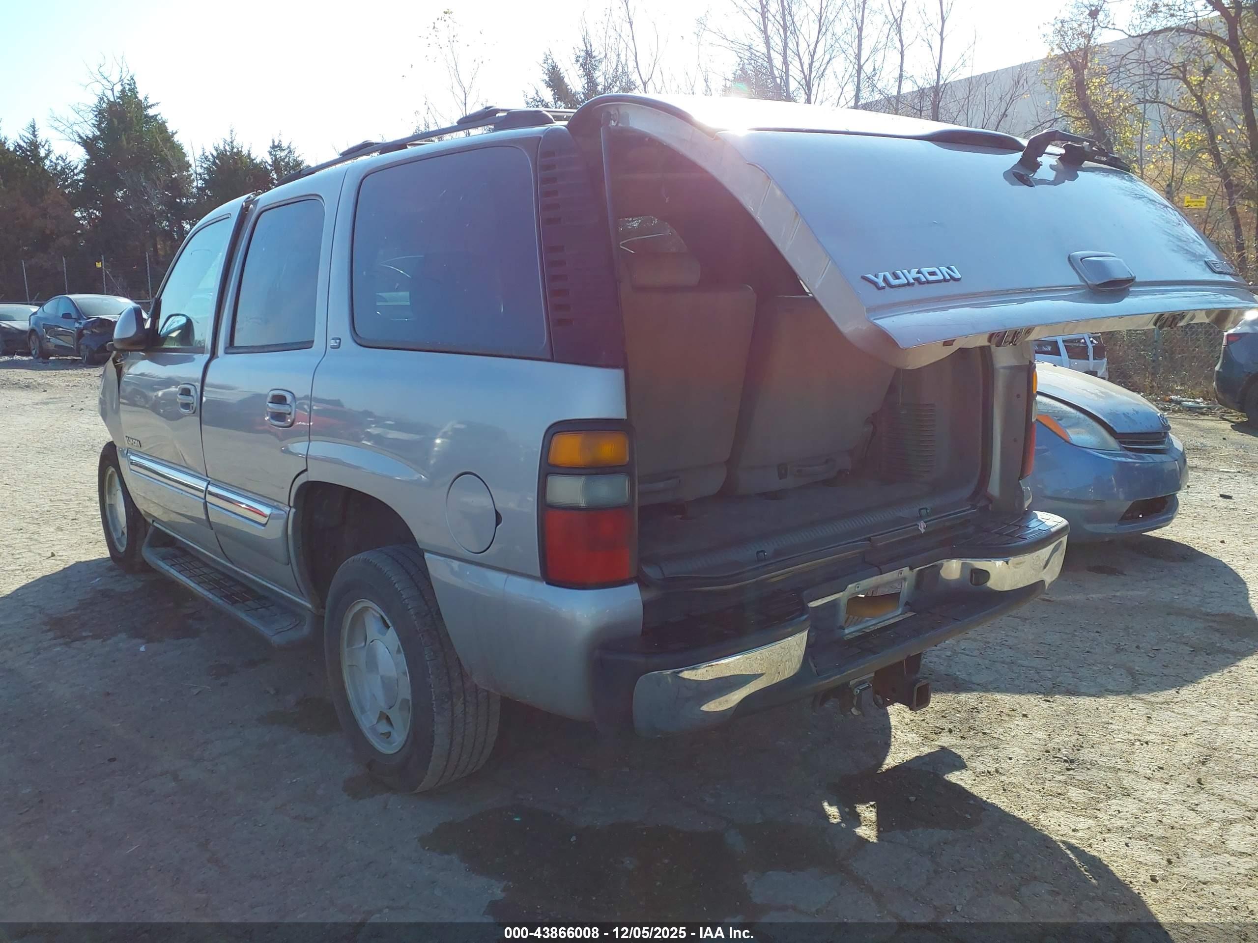 GMC YUKON image 3