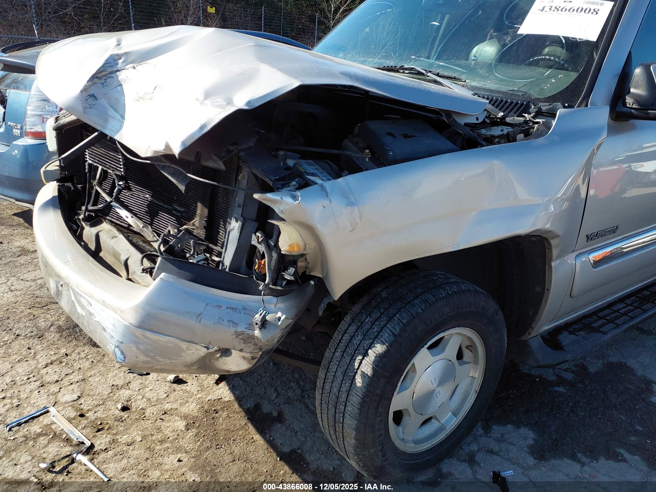 GMC YUKON image 6