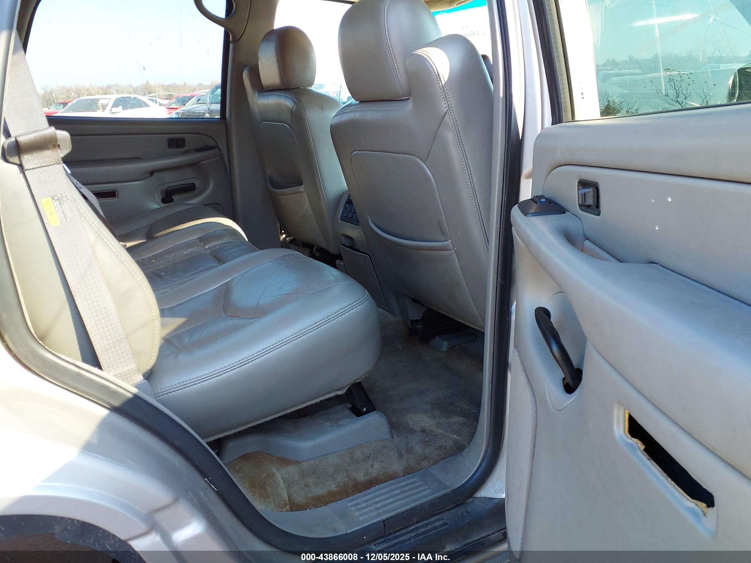 GMC YUKON image 8
