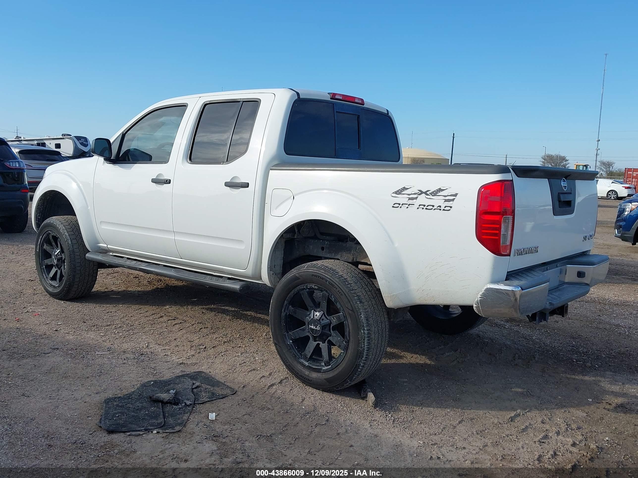NISSAN FRONTIER image 3