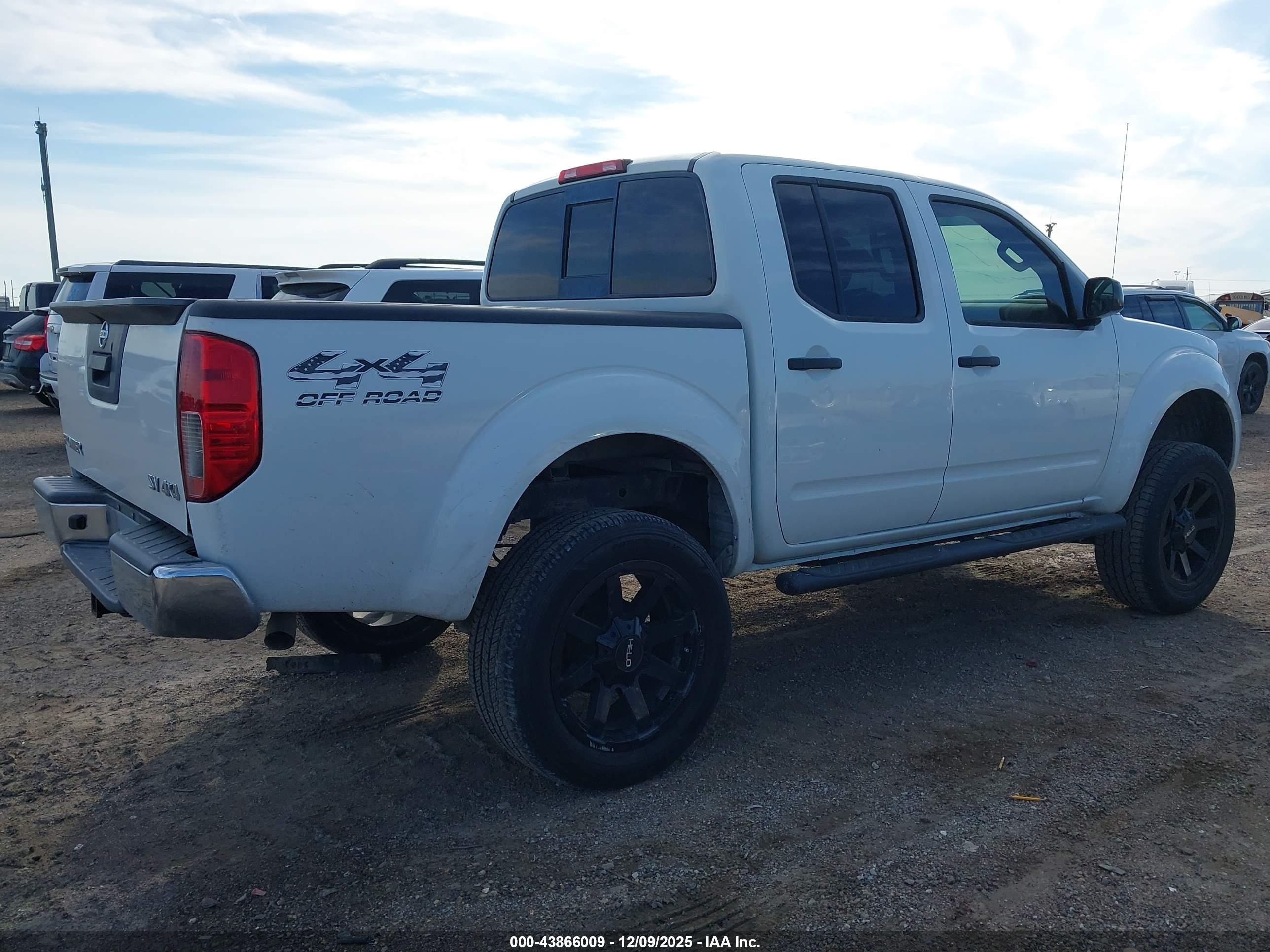 NISSAN FRONTIER image 4