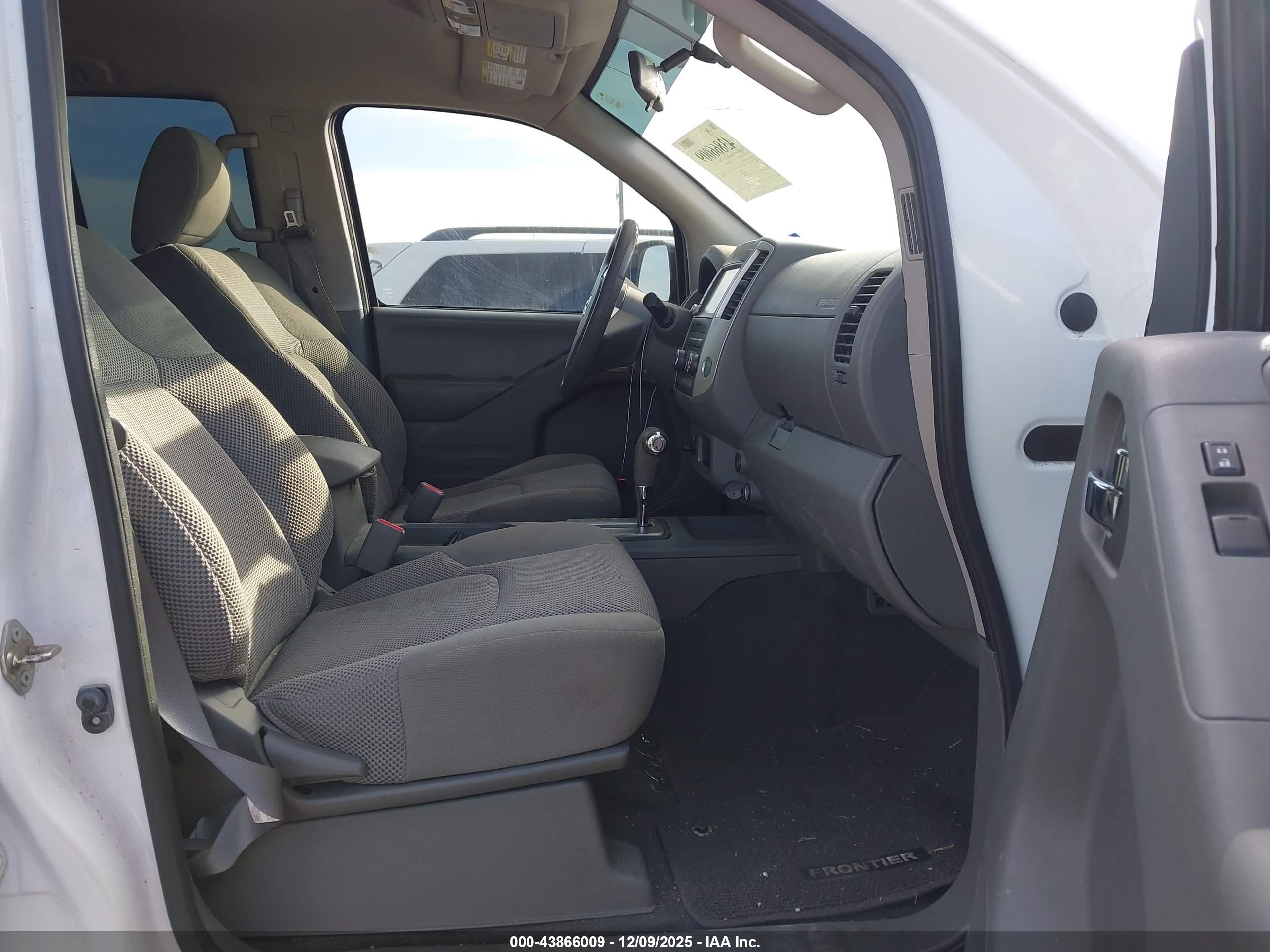 NISSAN FRONTIER image 5