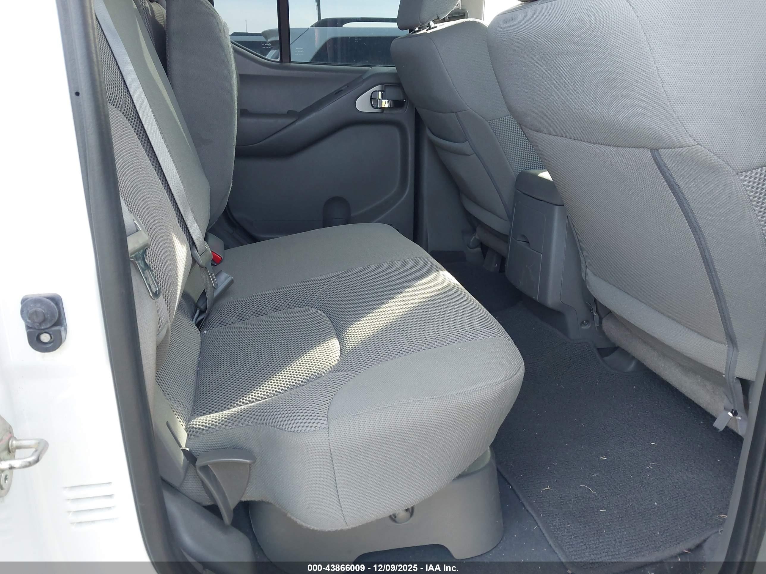 NISSAN FRONTIER image 8