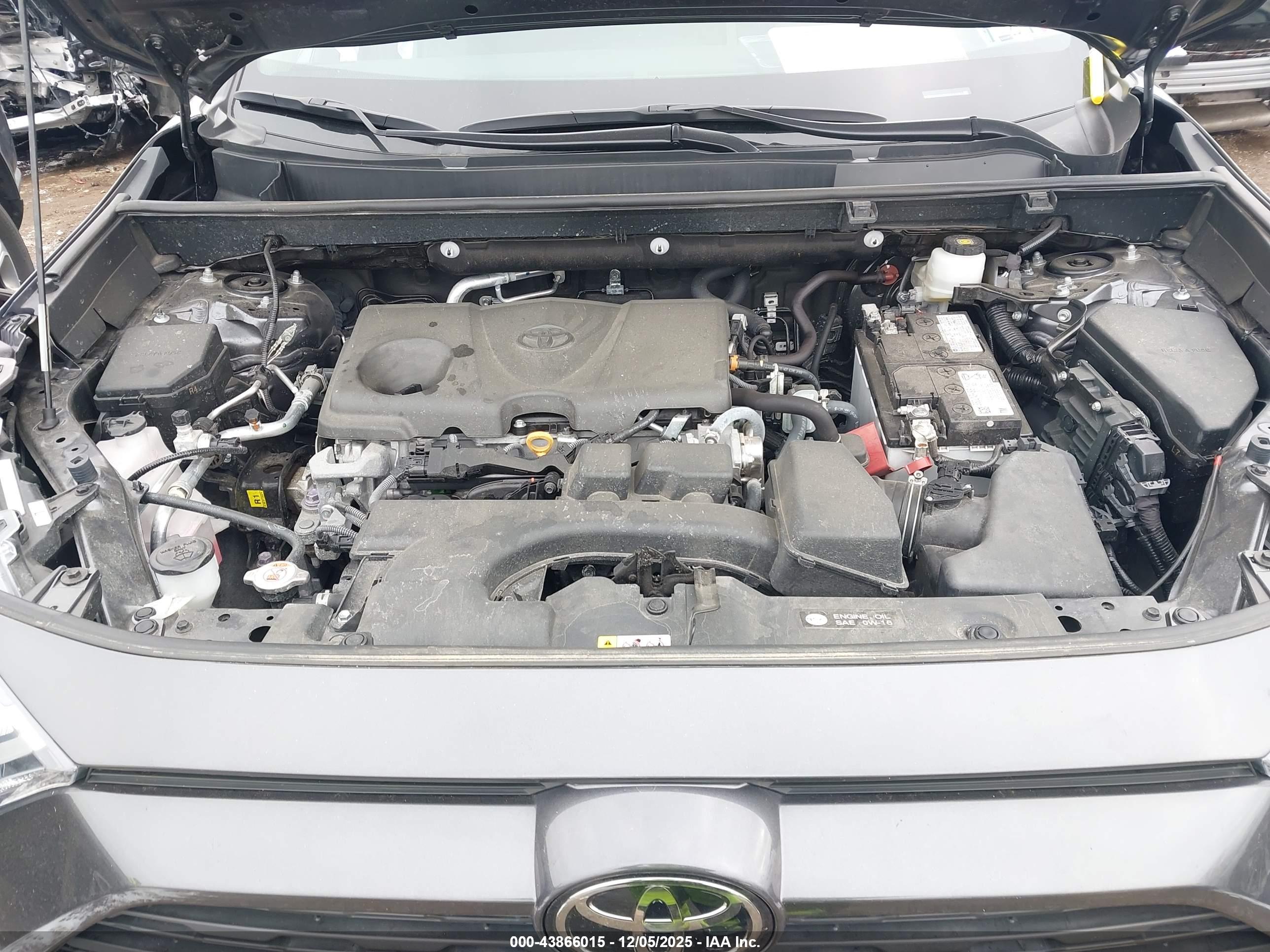 TOYOTA RAV4 image 10