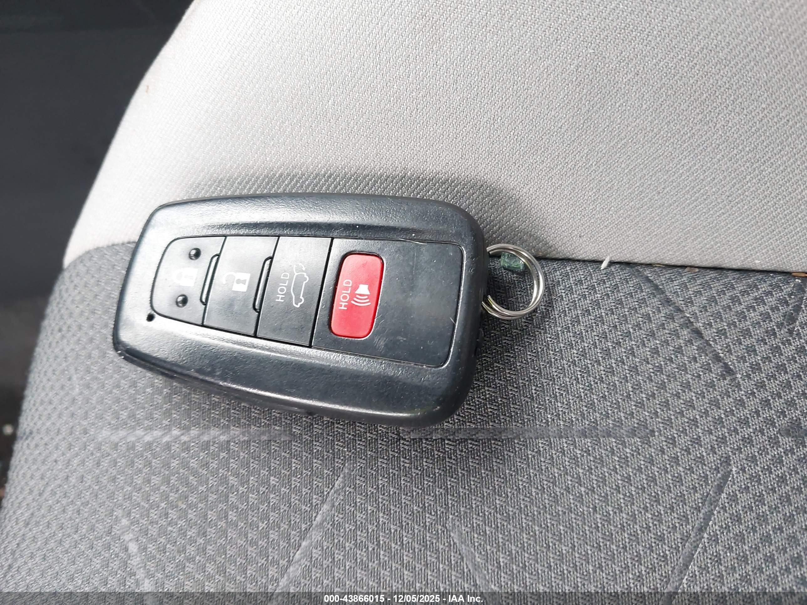 TOYOTA RAV4 image 11