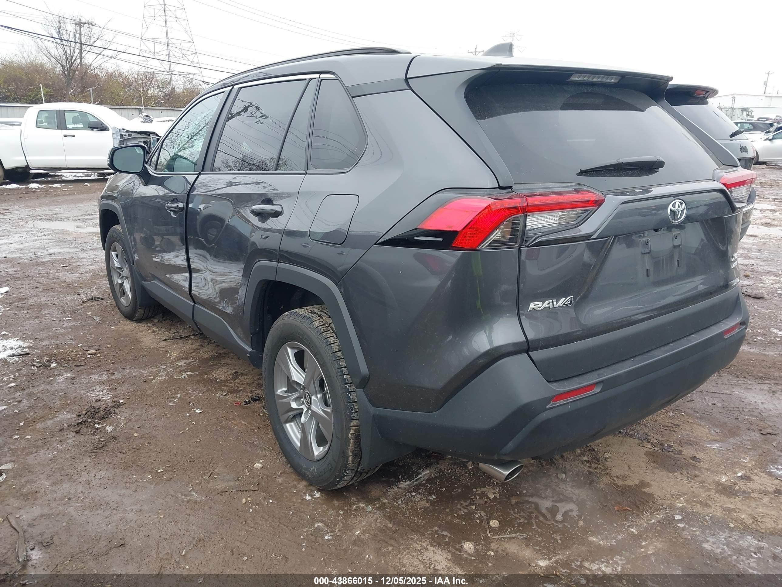 TOYOTA RAV4 image 3