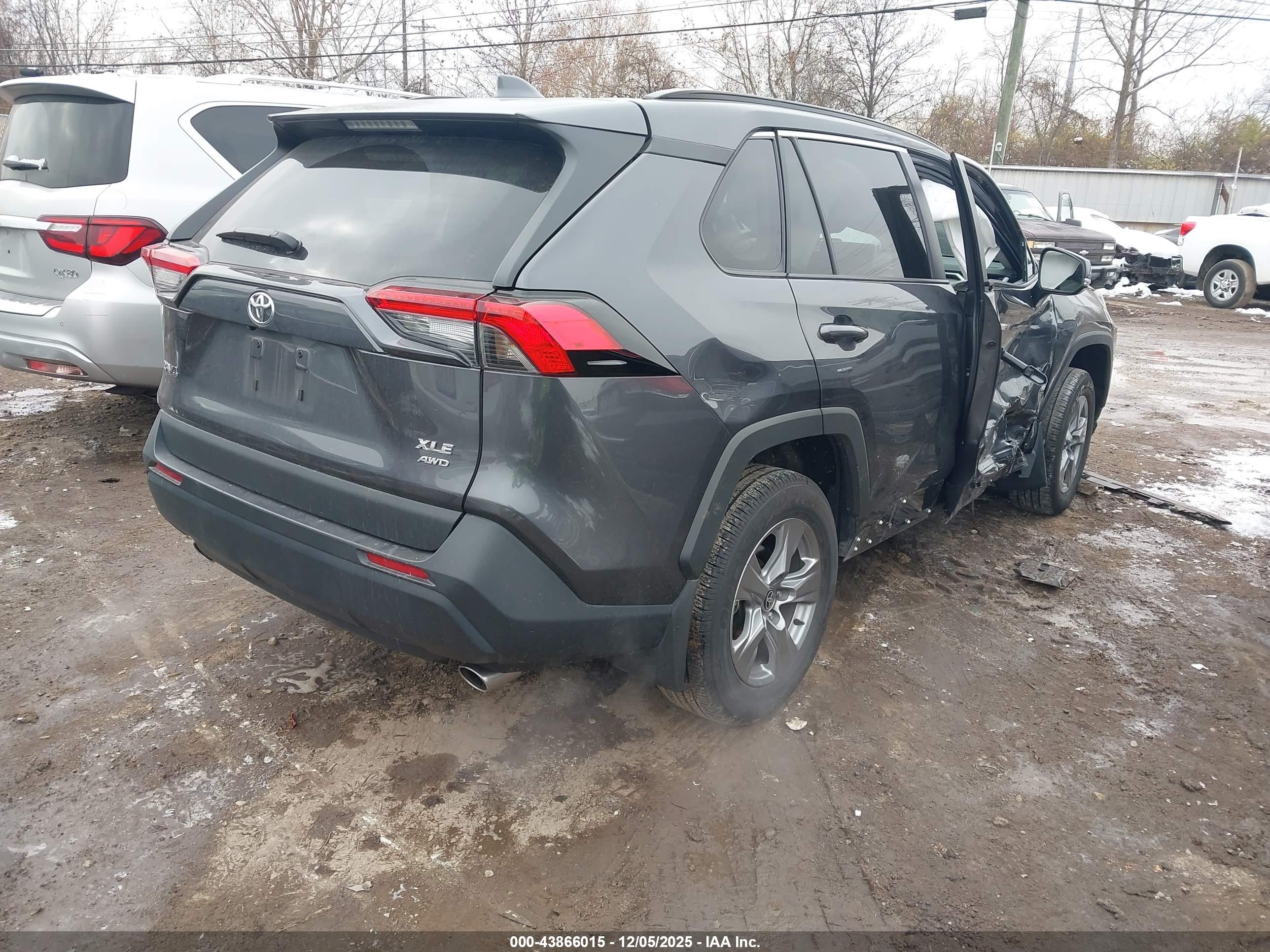 TOYOTA RAV4 image 4